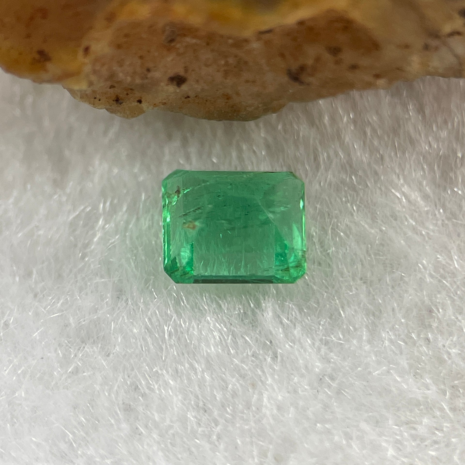 Natural Colombia Green Emerald (Beryl) Cut-Cornered Rectangular step cut 0.54ct 5.0 by 4.3 by 3.4mm - Huangs Jadeite and Jewelry Pte Ltd