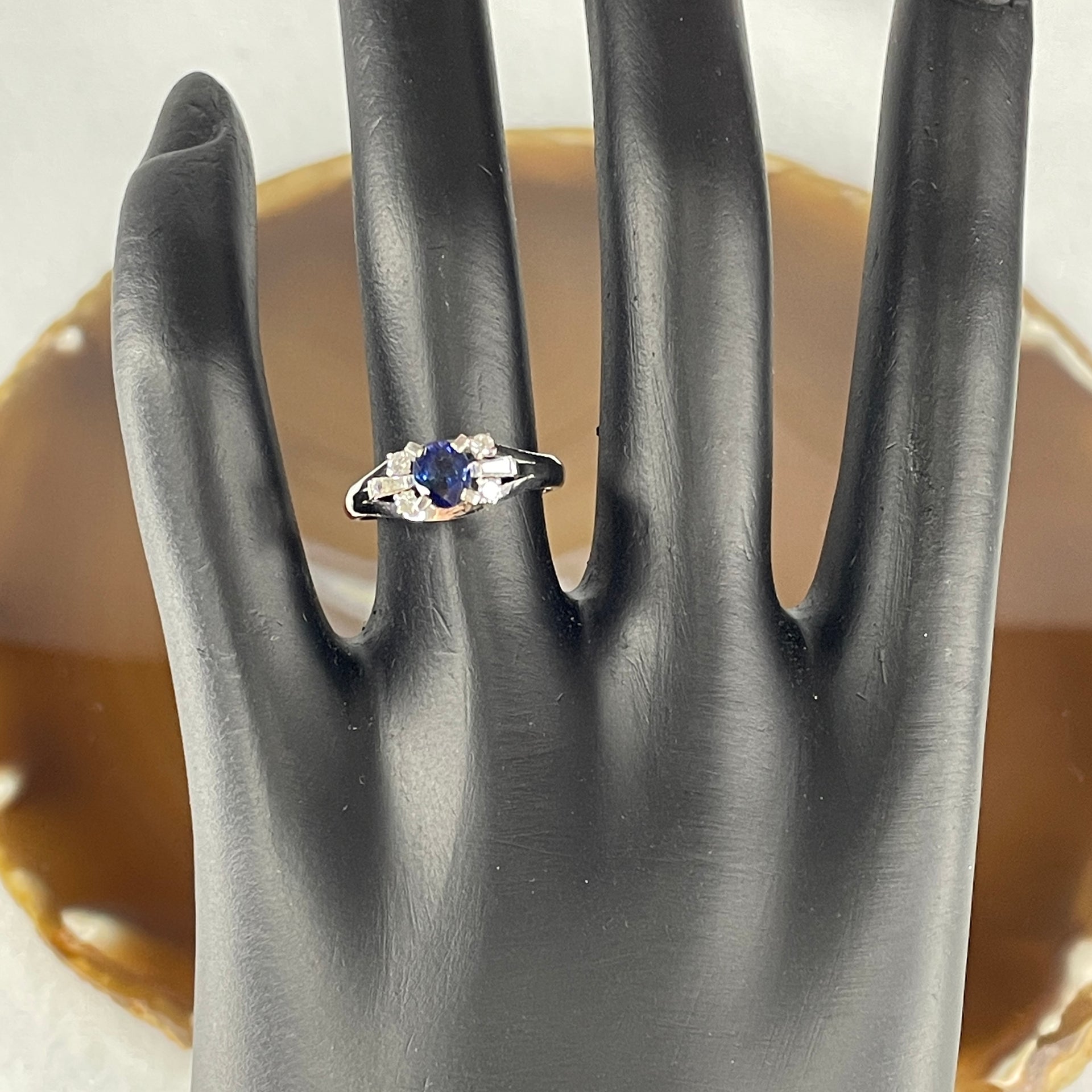 Natural Sapphire Approx 5.4 by 4.4 by 4.0mm with Natural Diamonds in Platinum PT900 Ring Total Weight 5.76g US5.75 HK12.5 - Huangs Jadeite and Jewelry Pte Ltd