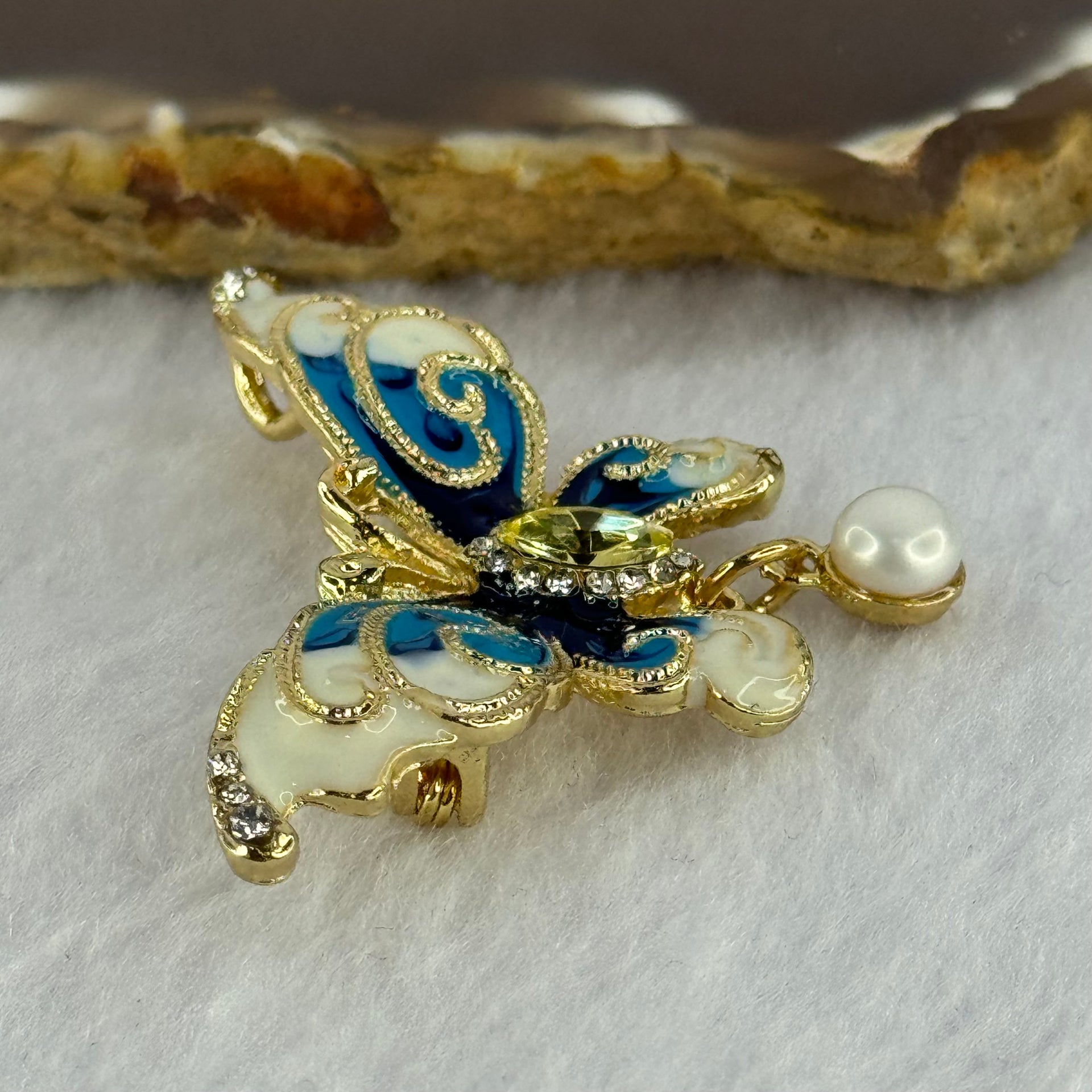 Natural Pearl with Yellow Crystal in Sliver Gold Color Butterfly Brooch 10.83g 49.1 by 36.8 by 9.1mm - Huangs Jadeite and Jewelry Pte Ltd