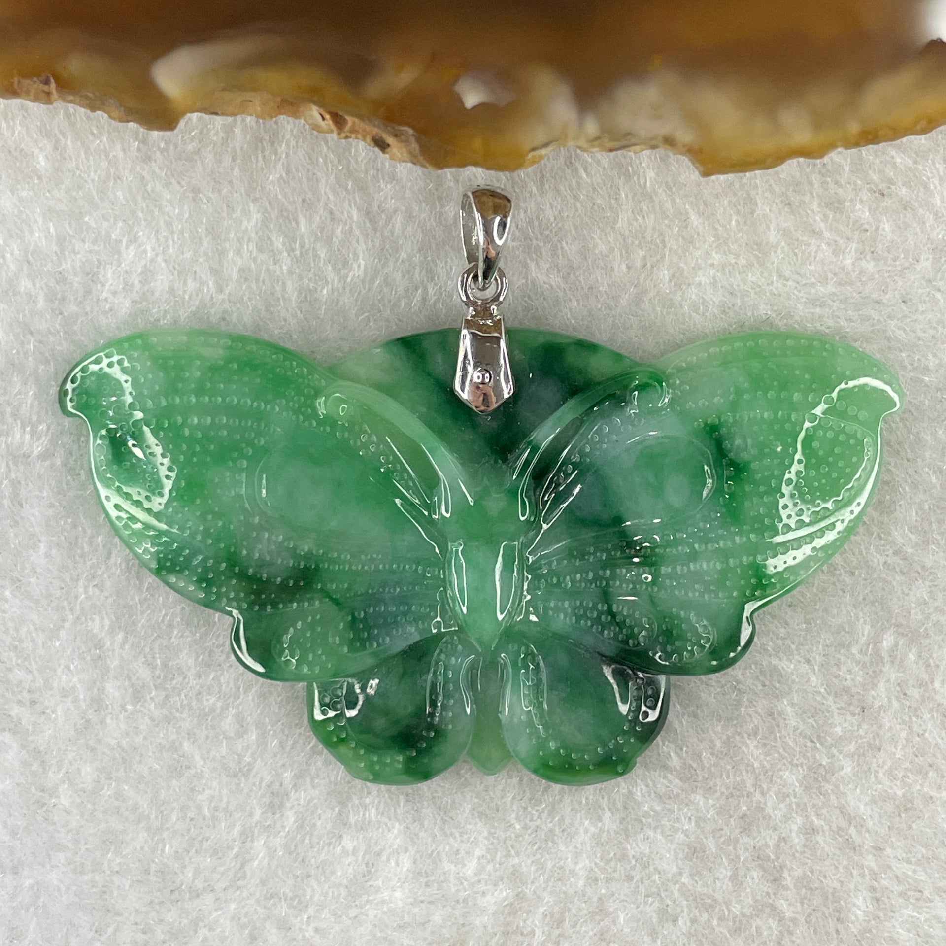 18K 750 White Gold Type A Old Mine Spicy Green with Dark Green Piao Hua Flora Jadeite Pendant 8.98g 49.9 by 27.1 by 4.1mm - Huangs Jadeite and Jewelry Pte Ltd