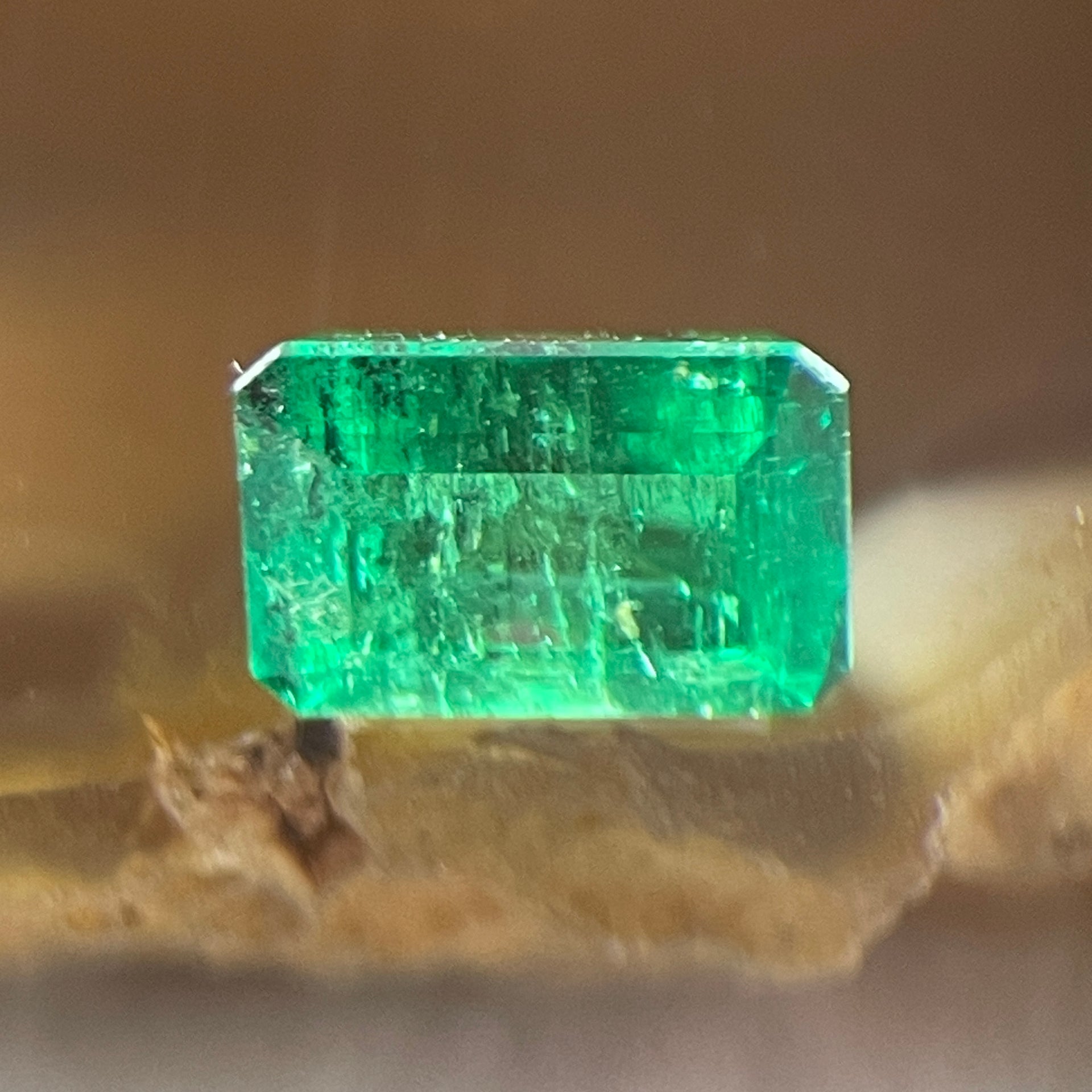 Natural Colombia Green Emerald (Beryl) Cut-Cornered Rectangular step cut 0.81ct 6.5 by 4.5 by 3.6mm - Huangs Jadeite and Jewelry Pte Ltd