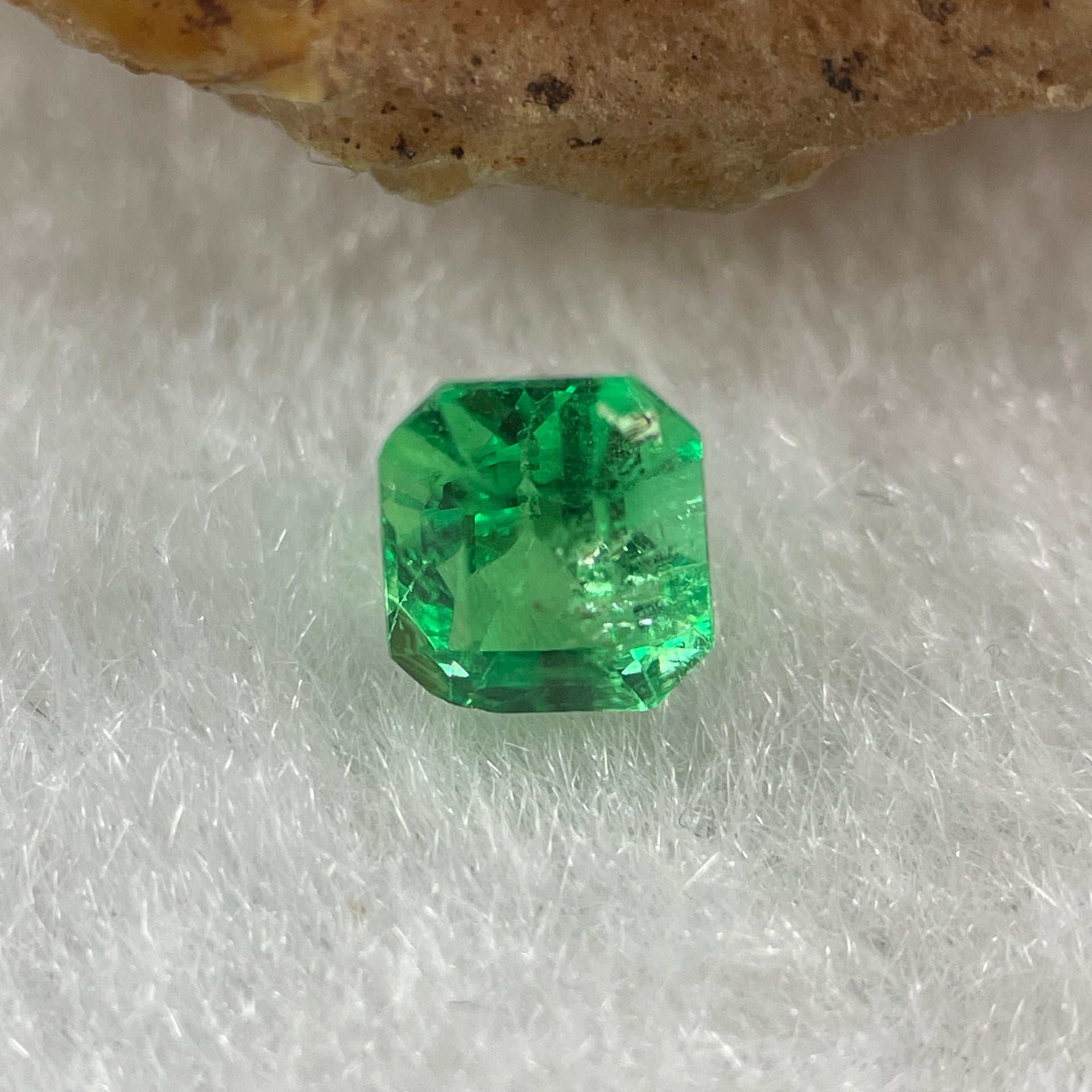 Natural Colombia Green Emerald (Beryl) Cut-Cornered Rectangular step cut 0.53ct 5.1 by 4.5 by 3.7mm - Huangs Jadeite and Jewelry Pte Ltd