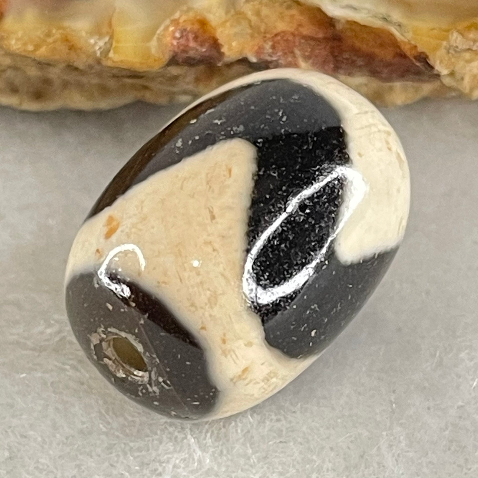 Natural Powerful Tibetan Old Oily Agate Tiger Tooth Daluo Dzi Bead Heavenly Master (Tian Zhu) 虎呀天诛 4.35g 17.6 by 12.6mm - Huangs Jadeite and Jewelry Pte Ltd