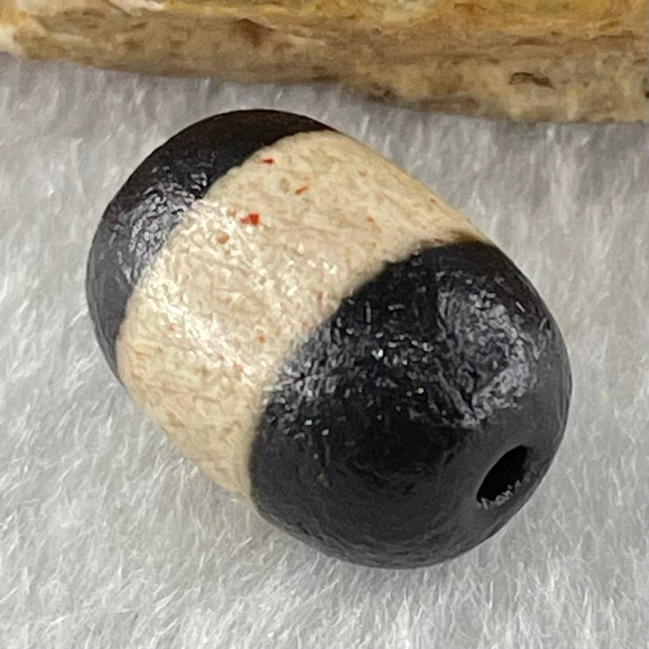 Natural Powerful Tibetan Old Oily Agate 1 Lines Dzi Bead Heavenly Master (Tian Zhu) 2.12g 13.9 by 10.0mm - Huangs Jadeite and Jewelry Pte Ltd