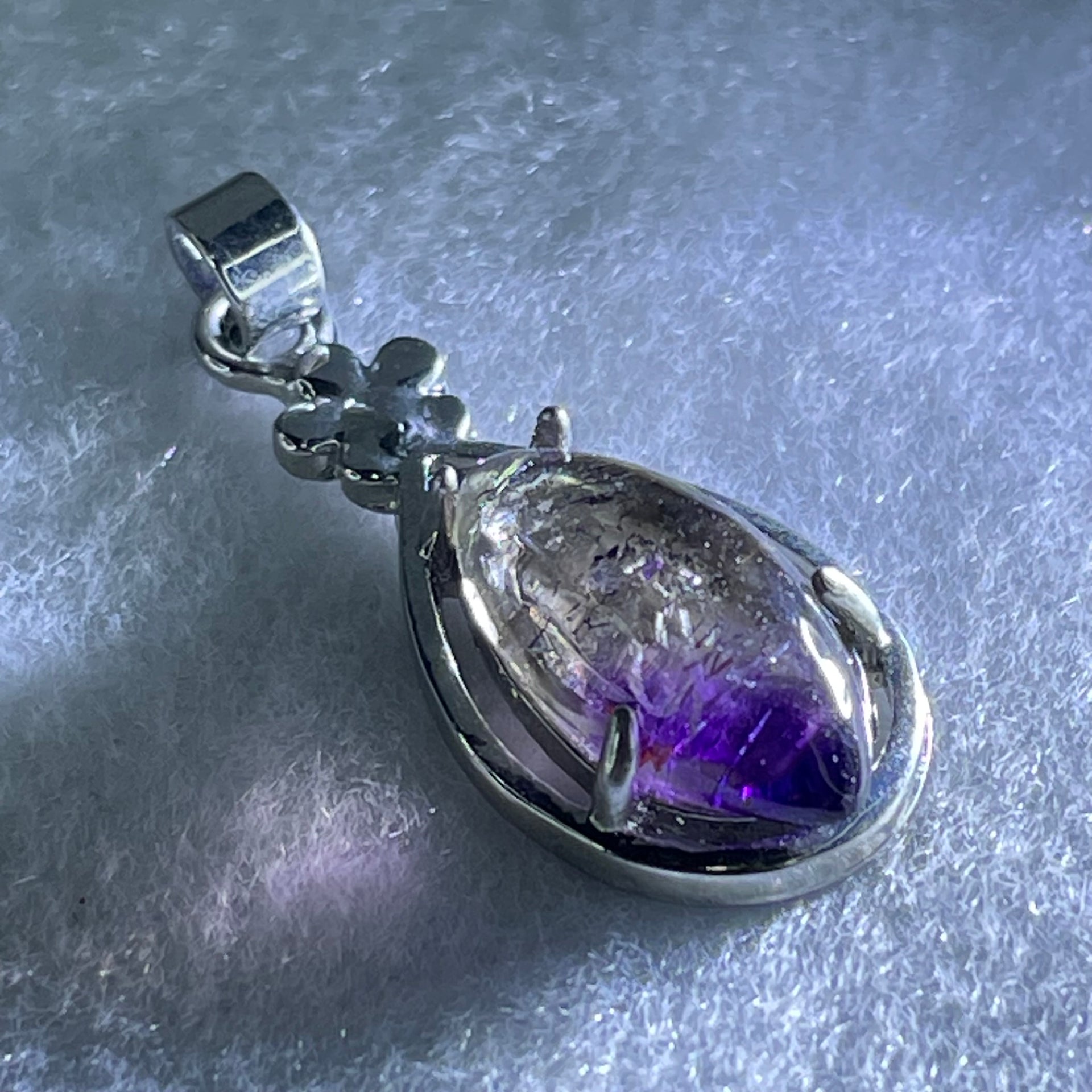 Above Average Grade Natural Super 7 Quartz in S925 Pendant 2.70g 16.0 by 8.2 by 4.5mm - Huangs Jadeite and Jewelry Pte Ltd