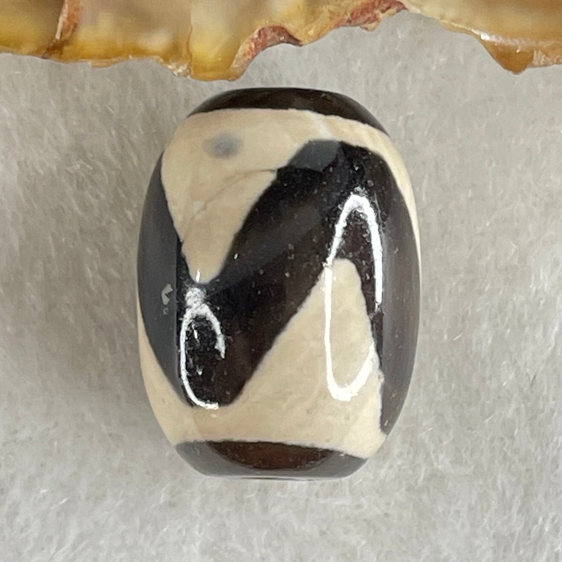 Natural Powerful Tibetan Old Oily Agate Tiger Tooth Daluo Dzi Bead Heavenly Master (Tian Zhu) 虎呀天诛 5.21g 18.5 by 13.6mm - Huangs Jadeite and Jewelry Pte Ltd