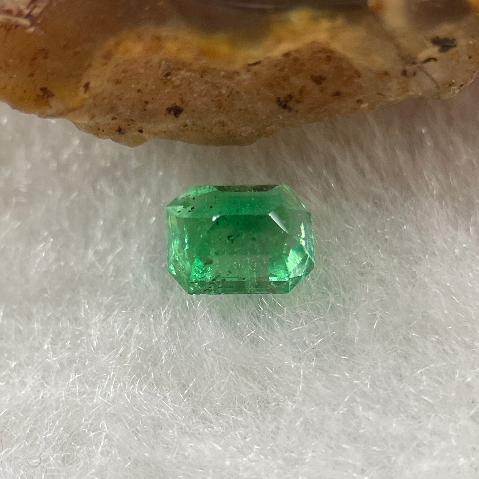 Natural Colombia Green Emerald (Beryl) Cut-Cornered Rectangular step cut 0.58ct 5.5 by 3.8 by 3.7mm - Huangs Jadeite and Jewelry Pte Ltd