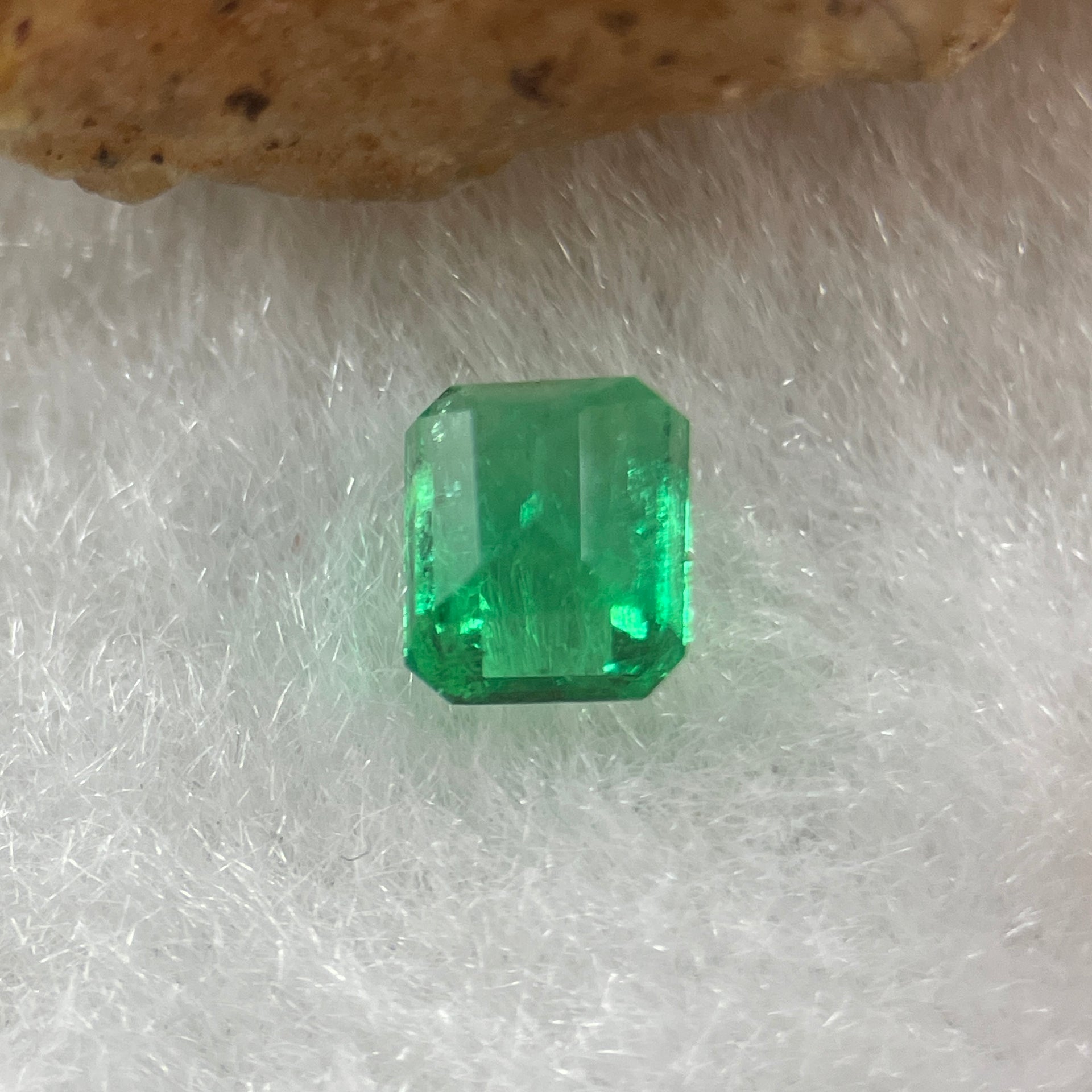 Natural Colombia Green Emerald (Beryl) Cut-Cornered Rectangular step cut 0.51ct 5.0 by 4.2 by 3.1mm - Huangs Jadeite and Jewelry Pte Ltd