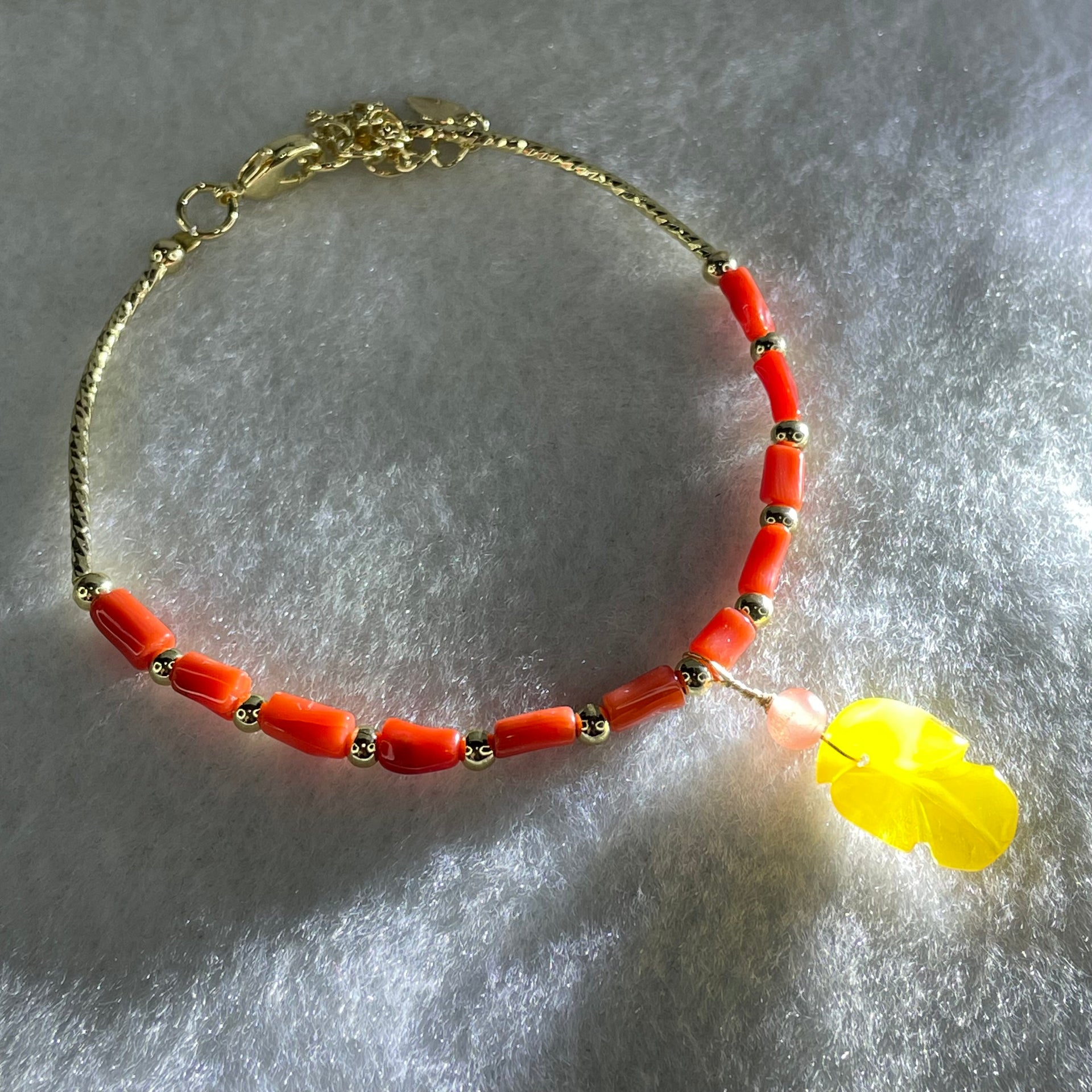 Natural Red Coral with Natural Butterscotch Amber Leaf Charm in Gold Color Bracelet 3.74g 6.2 by 2.6mm 11pcs - Huangs Jadeite and Jewelry Pte Ltd