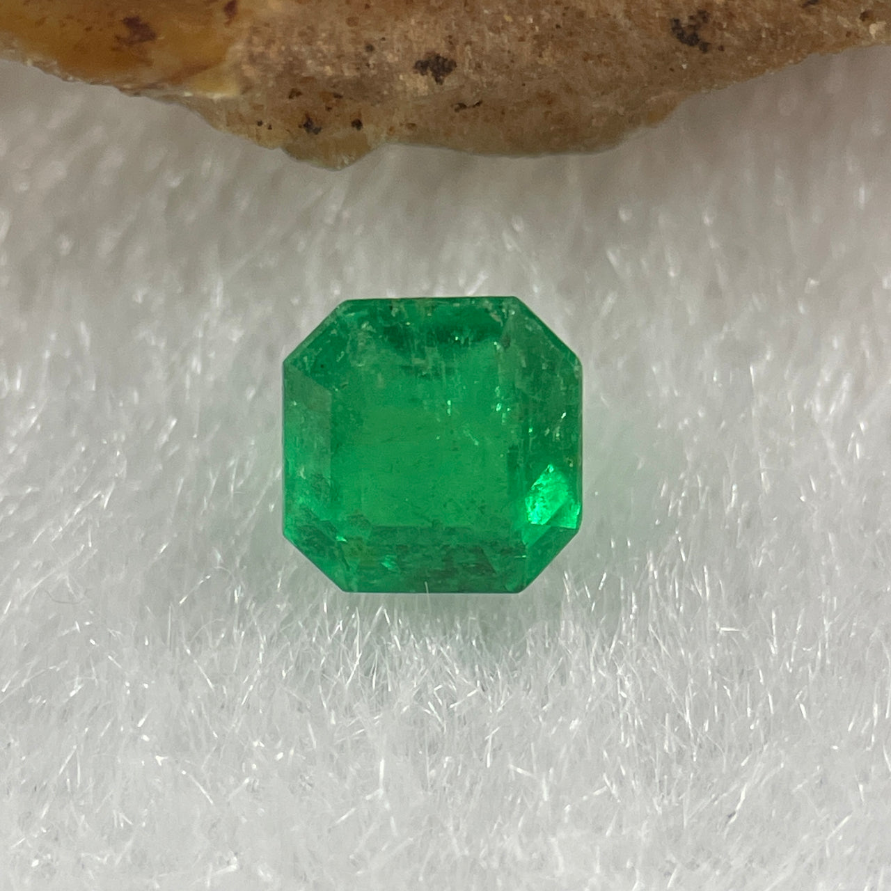 Natural Colombia Vivid Green Emerald (Beryl) Cut-Cornered Square Step cut 0.48ct 4.8 by 4.7 by 3.3mm - Huangs Jadeite and Jewelry Pte Ltd
