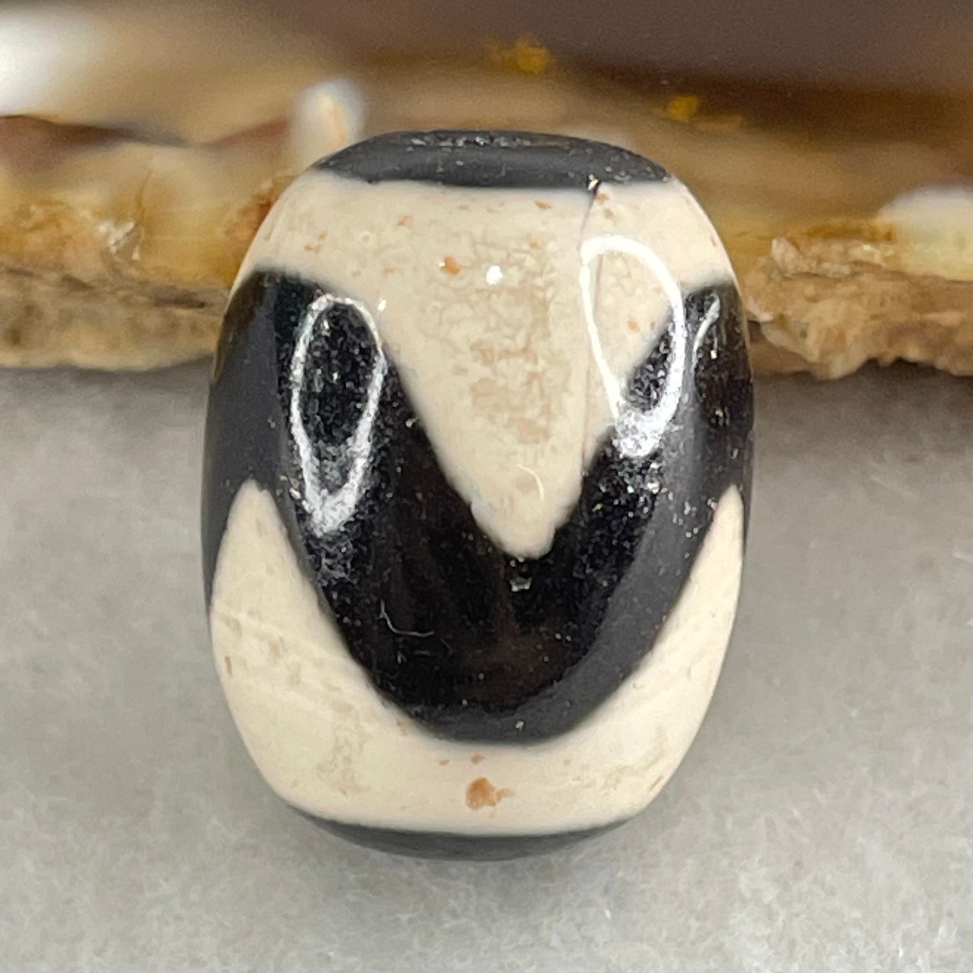 Natural Powerful Tibetan Old Oily Agate Tiger Tooth Daluo Dzi Bead Heavenly Master (Tian Zhu) 虎呀天诛 4.88g 17.4 by 13.2mm - Huangs Jadeite and Jewelry Pte Ltd