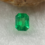 Natural Colombia Vivid Green Emerald (Beryl) Cut-Cornered Rectangular Step cut 0.47ct 4.7 by 3.7 by 3.1mm - Huangs Jadeite and Jewelry Pte Ltd