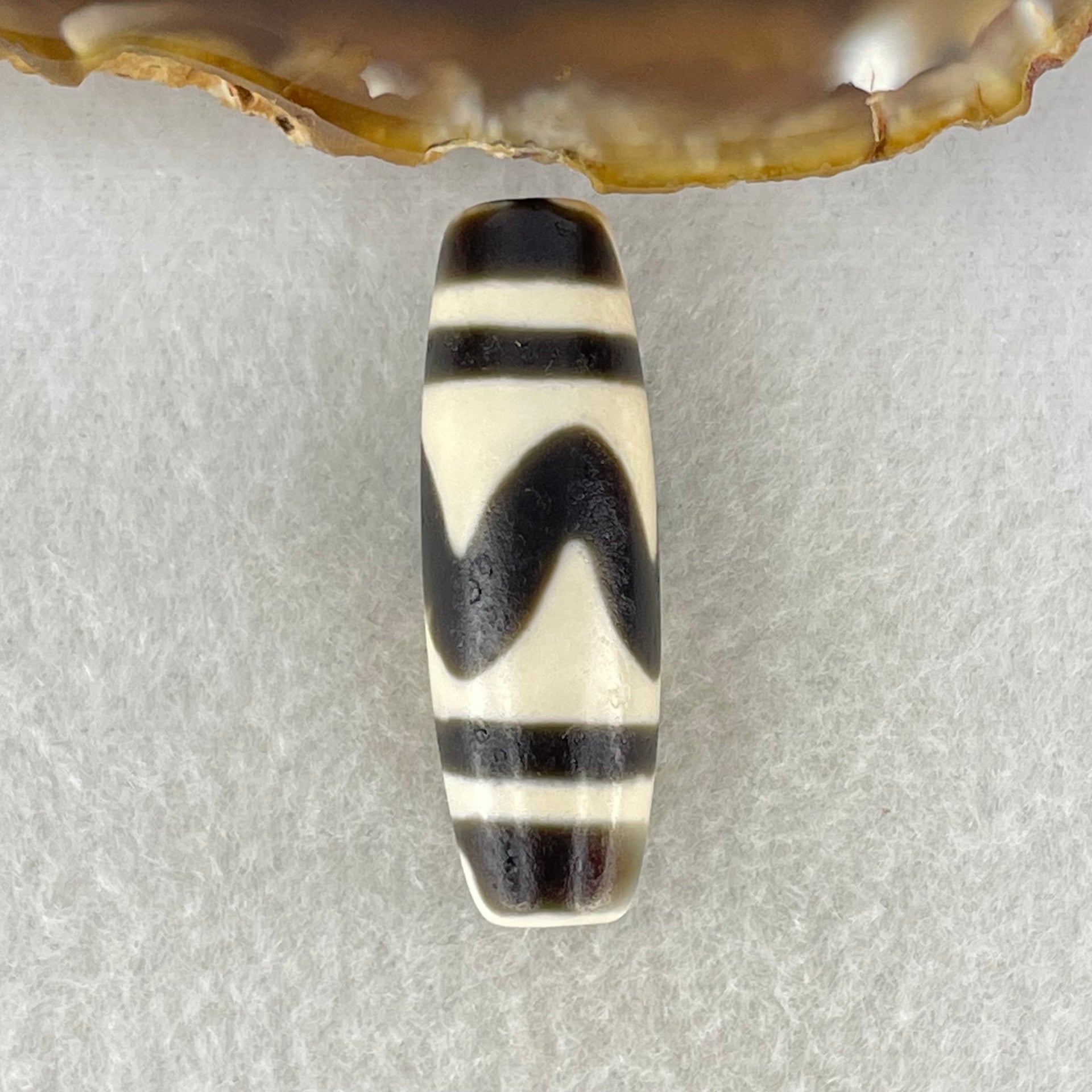 Natural Powerful Tibetan Old Oily Agate Tiger Tooth Daluo Dzi Bead Heavenly Master (Tian Zhu) 10.37g 39.3 by 12.9mm - Huangs Jadeite and Jewelry Pte Ltd