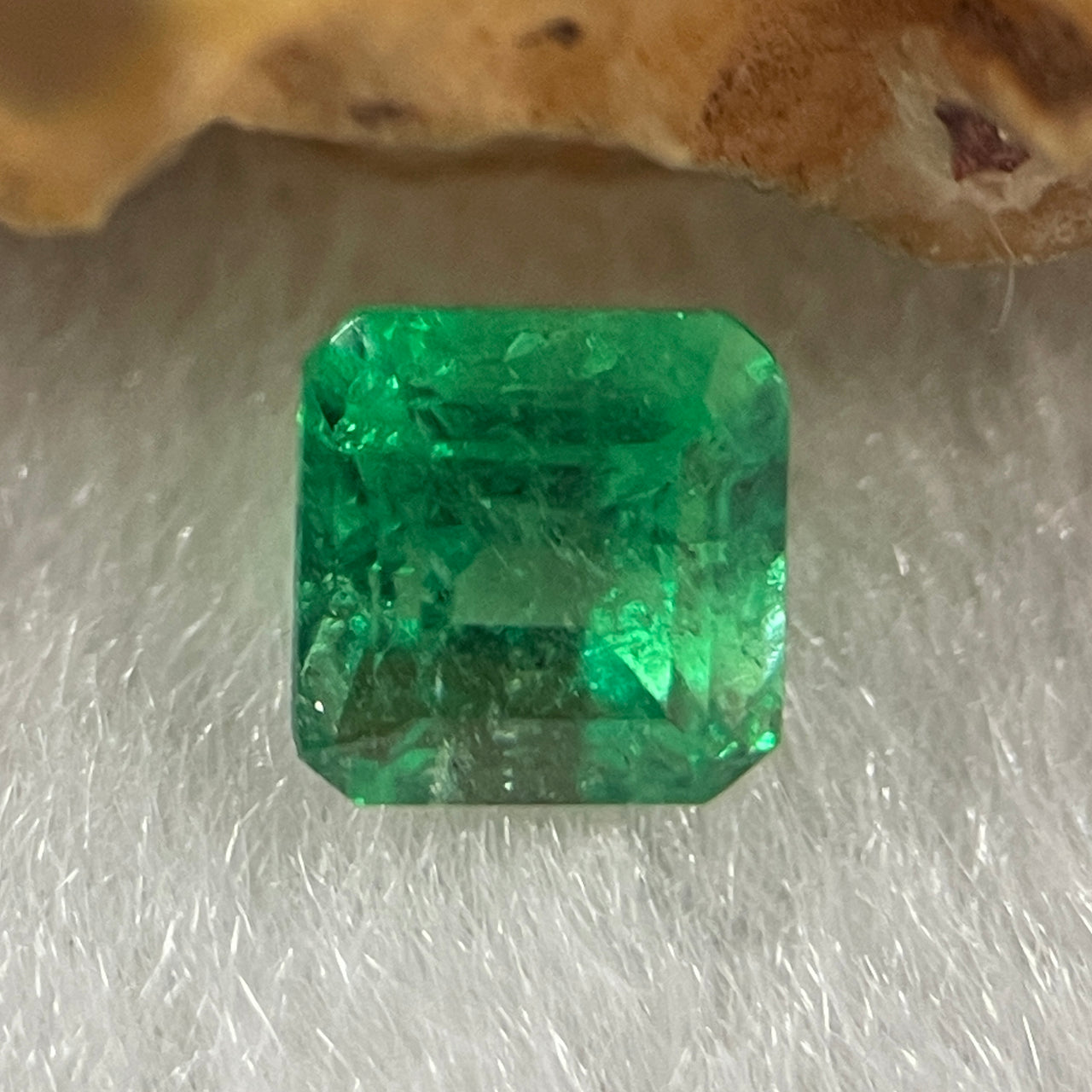 Natural Colombia Green Emerald (Beryl) Cut-Cornered Rectangular step cut 0.83ct 5.4 by 4.9 by 4.3mm - Huangs Jadeite and Jewelry Pte Ltd