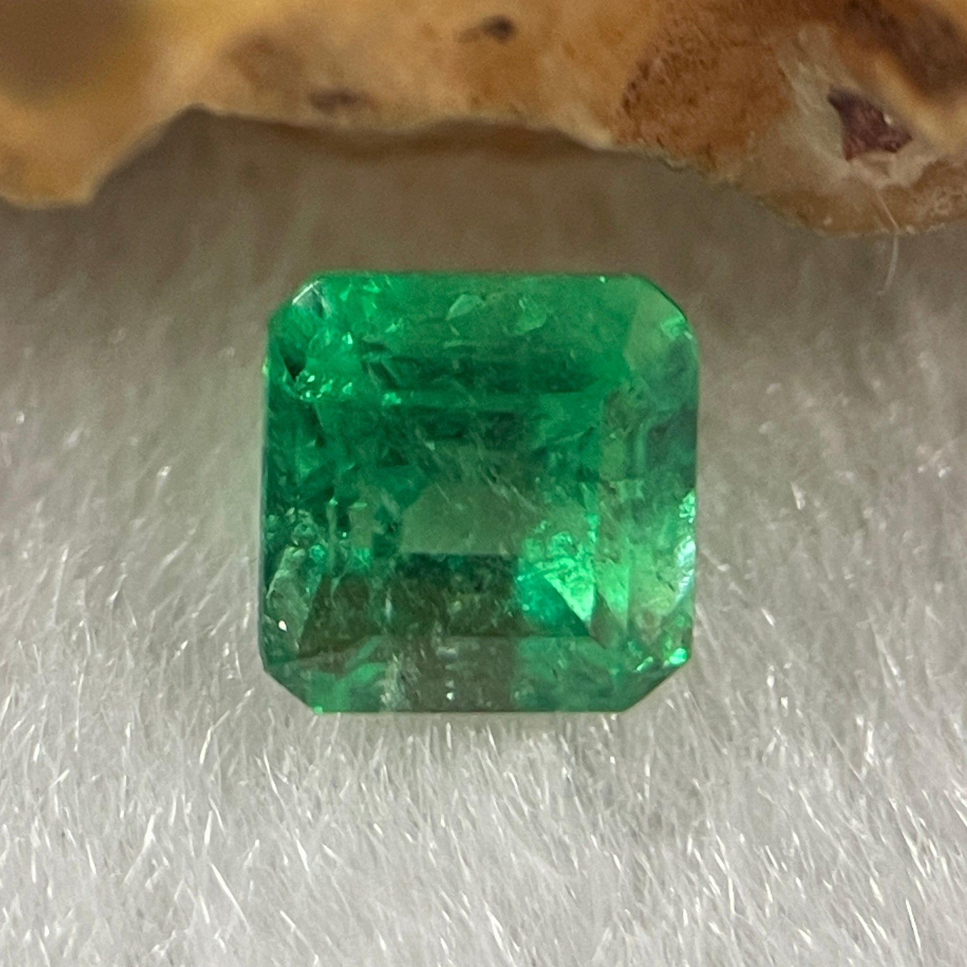 Natural Colombia Green Emerald (Beryl) Cut-Cornered Rectangular step cut 0.83ct 5.4 by 4.9 by 4.3mm - Huangs Jadeite and Jewelry Pte Ltd