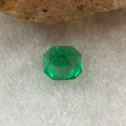 Natural Colombia Vivid Green Emerald (Beryl) Cut-Cornered Rectangular Step cut 0.44ct 4.5 by 4.0 by 3.8mm - Huangs Jadeite and Jewelry Pte Ltd