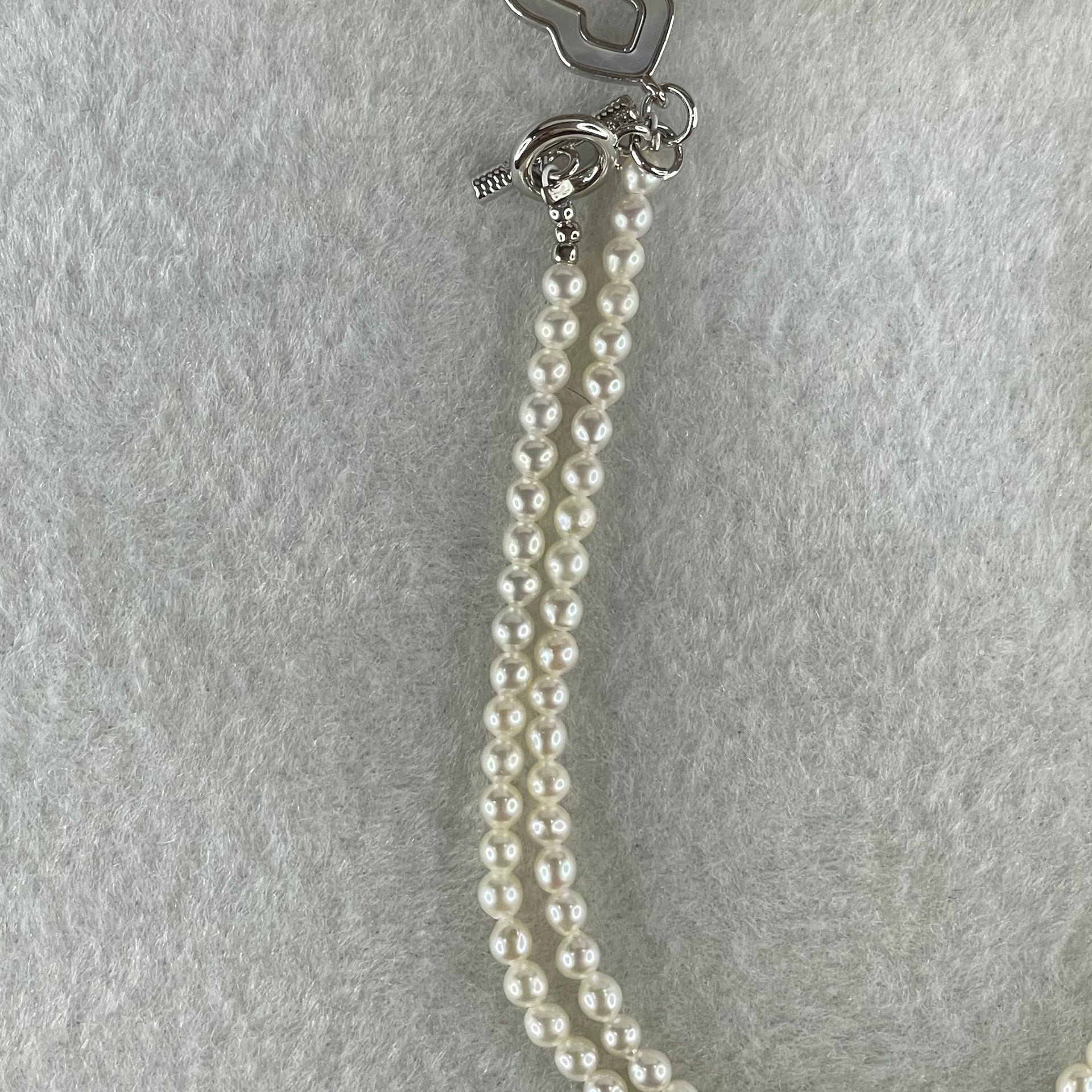 Natural Fresh Water Pinkish White Pearls with Oyster Shell Hulu in Silver Necklace 7.36g 40cm 3.2mm 129 Beads - Huangs Jadeite and Jewelry Pte Ltd