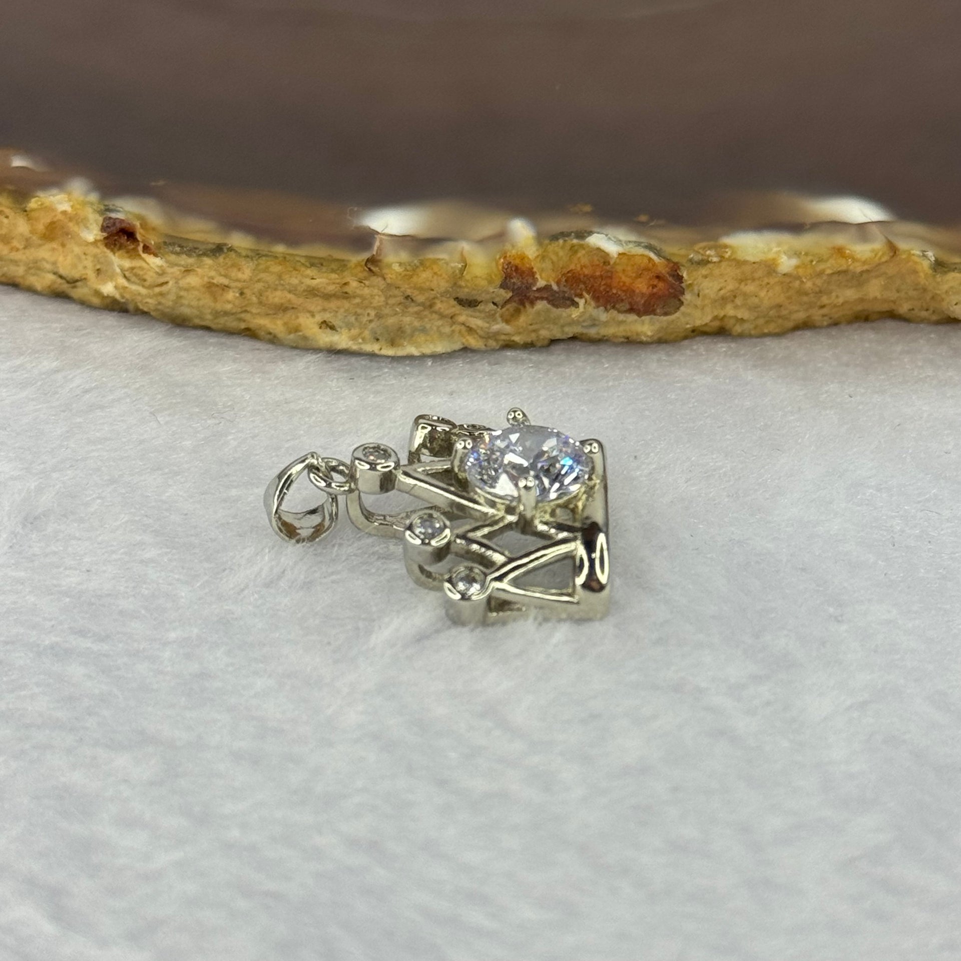 Moissanite in PT950 Plated Pendant 3.82g 7.6 by 3.0 mm - Huangs Jadeite and Jewelry Pte Ltd