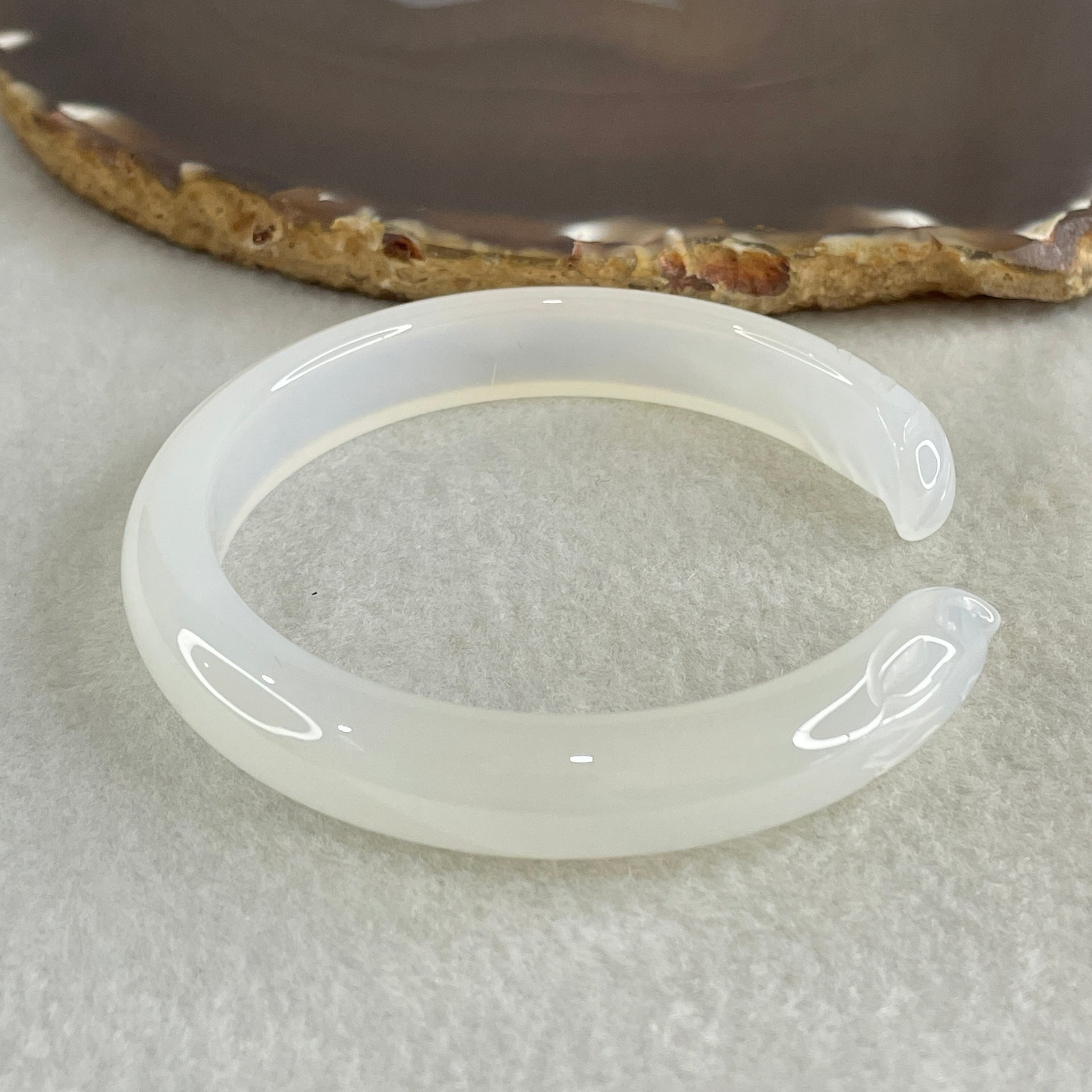 Natural White Agate Fox Bange Internal Dimeter 58.6mm 30.60g 10.9 by 8.9mm - Huangs Jadeite and Jewelry Pte Ltd