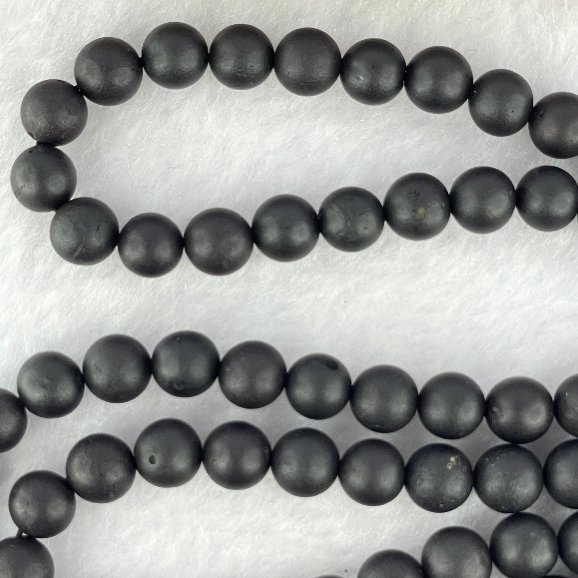 Natural Dark Matt Black Amber Beads Necklace 天然大黑天翁琥珀项链 20.87g 72cm 8.0mm 1 Beads 6.9mm 108 Beads - Huangs Jadeite and Jewelry Pte Ltd