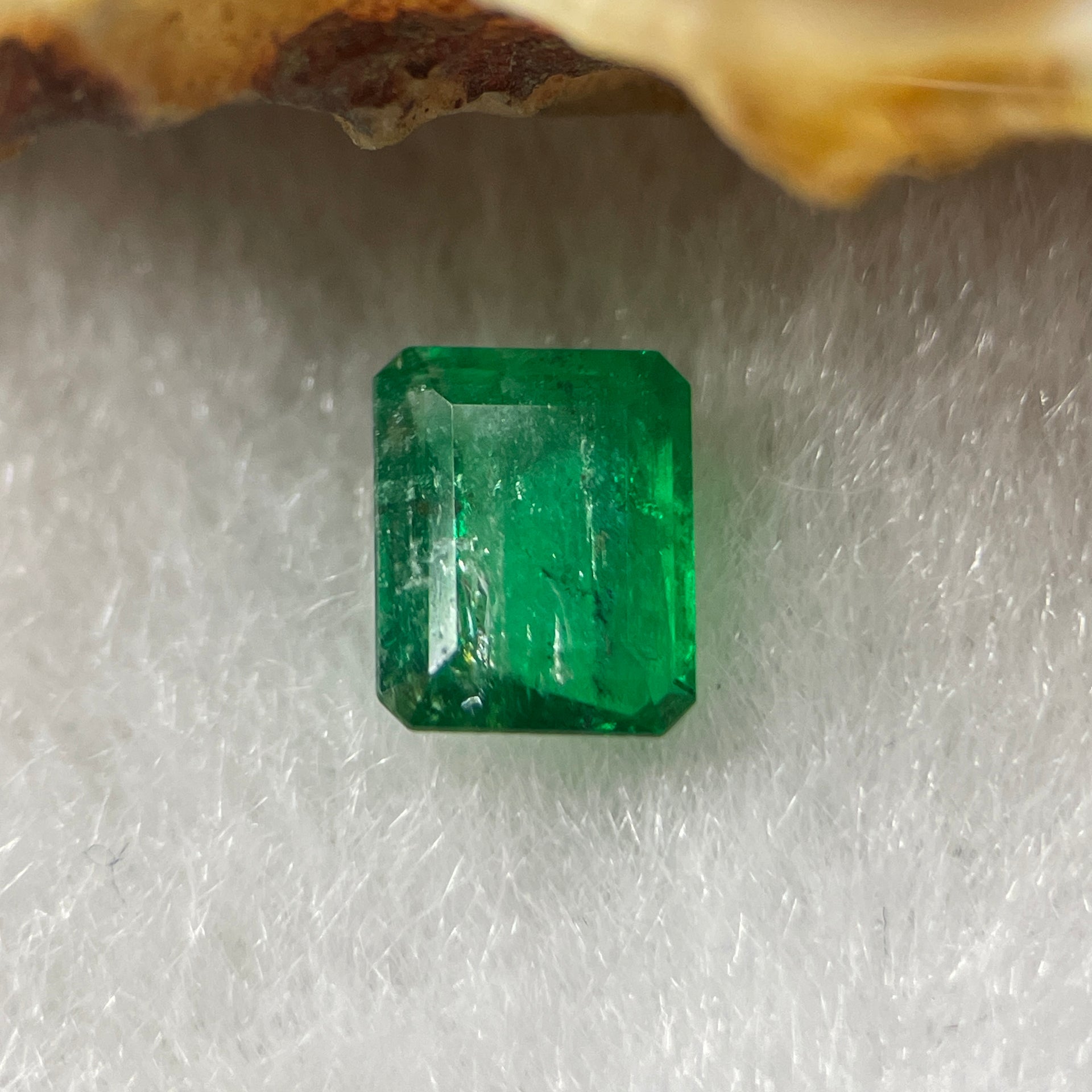 Natural Colombia Green Emerald (Beryl) Cut-Cornered Rectangular step cut 0.75ct 6.4 by 5.2 by 2.8mm - Huangs Jadeite and Jewelry Pte Ltd