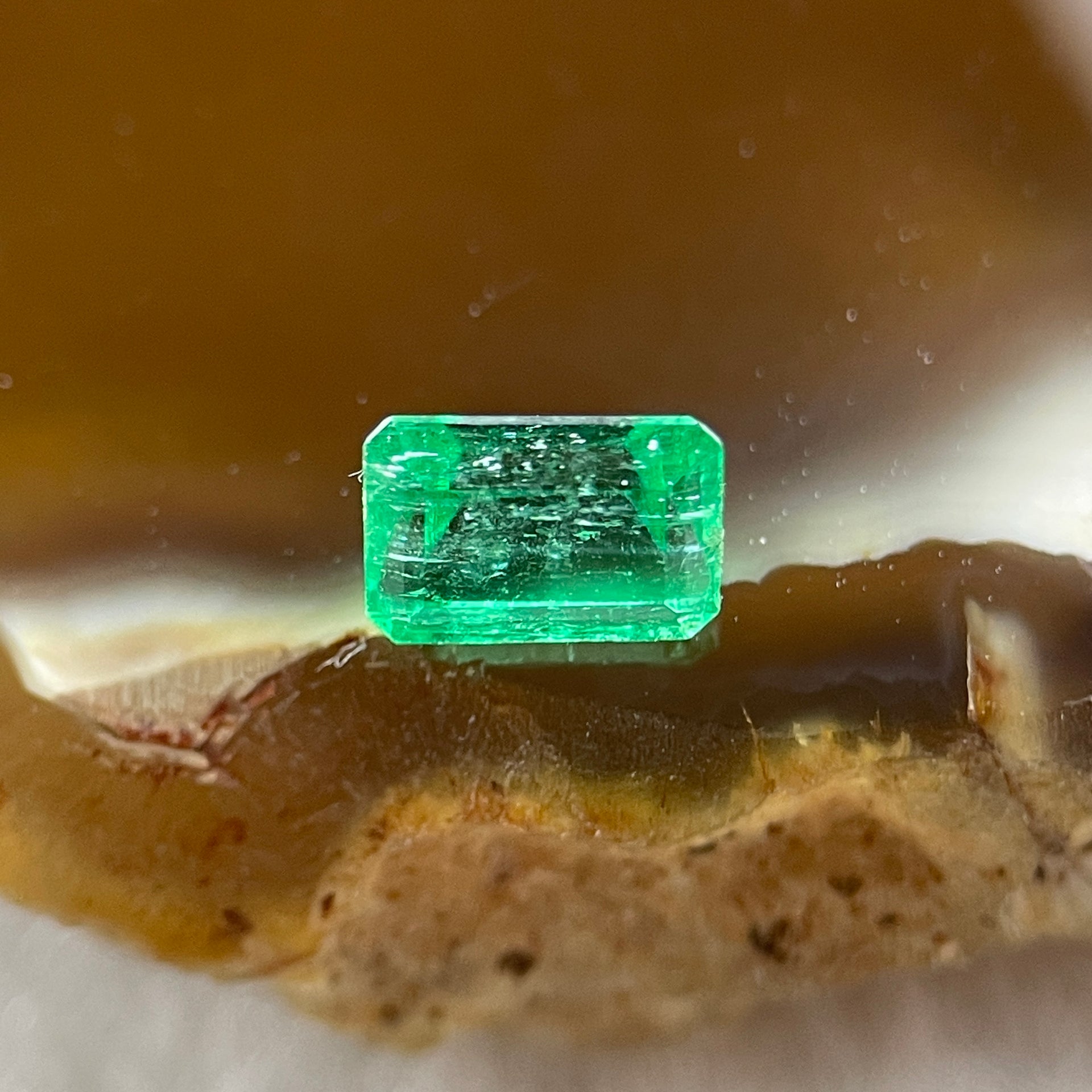 Natural Colombia Green Emerald (Beryl) Cut-Cornered Rectangular step cut 0.50ct 5.5 by 3.7 by 3.2mm - Huangs Jadeite and Jewelry Pte Ltd