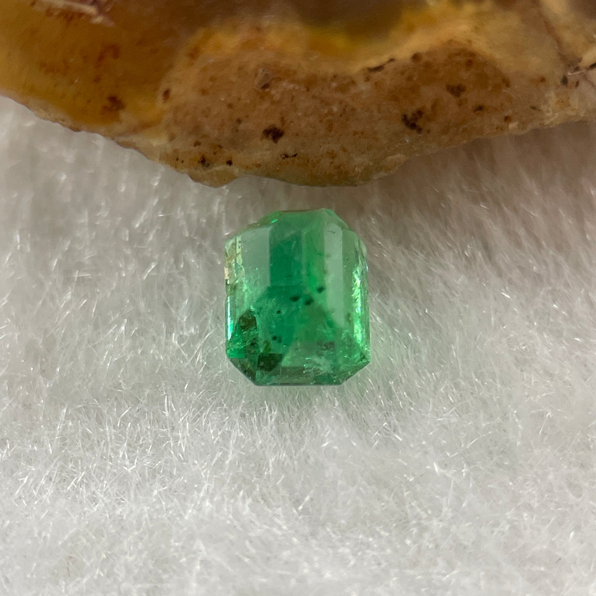 Natural Colombia Green Emerald (Beryl) Cut-Cornered Rectangular step cut 0.58ct 5.5 by 3.8 by 3.7mm - Huangs Jadeite and Jewelry Pte Ltd