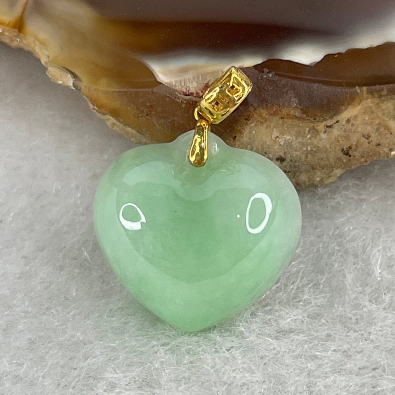 Natural Type A Apple Green Jadeite Heart Pendant | Solid 18K 750 Yellow Gold Clasp Luxury Romantic Fine Charm (1.48g, 11.7x12.4x5.9mm)