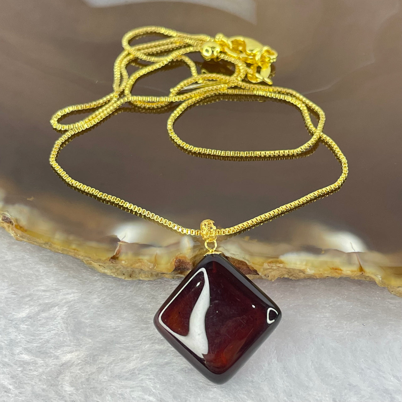 Natural Dark Blood Red Amber Square Shape 18K Gold Pendent in Gold Color Necklace 1.13g 14.7 by 6.2mm - Huangs Jadeite and Jewelry Pte Ltd