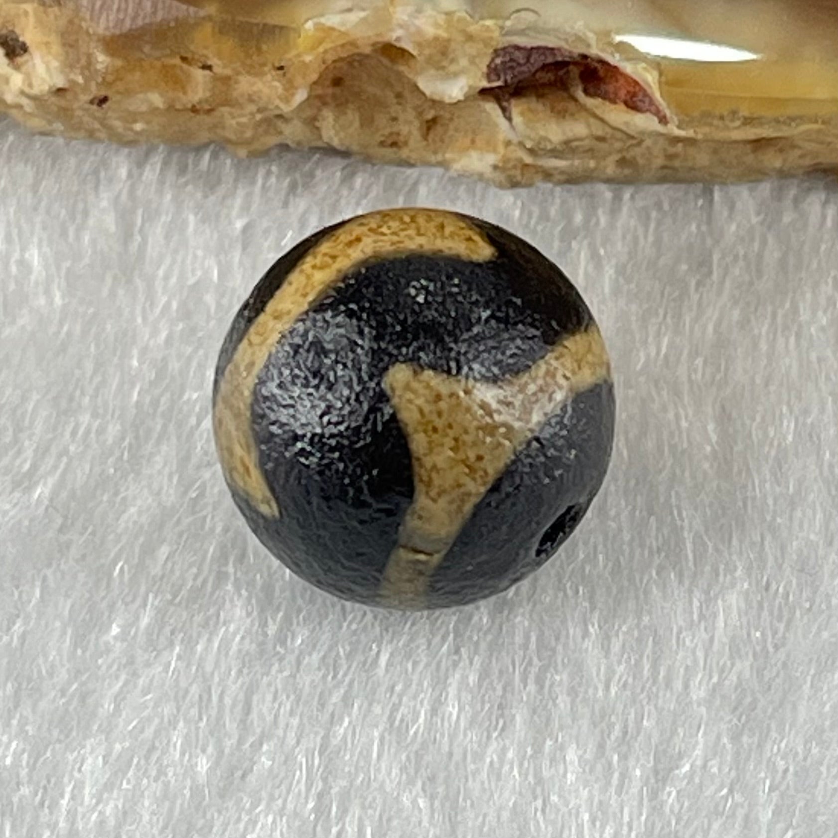 Natural Powerful Tibetan Old Oily Agate Tiger Tooth Daluo Dzi Bead Heavenly Master (Tian Zhu) 虎呀天诛 1.45g 9.9 by 10.3mm - Huangs Jadeite and Jewelry Pte Ltd