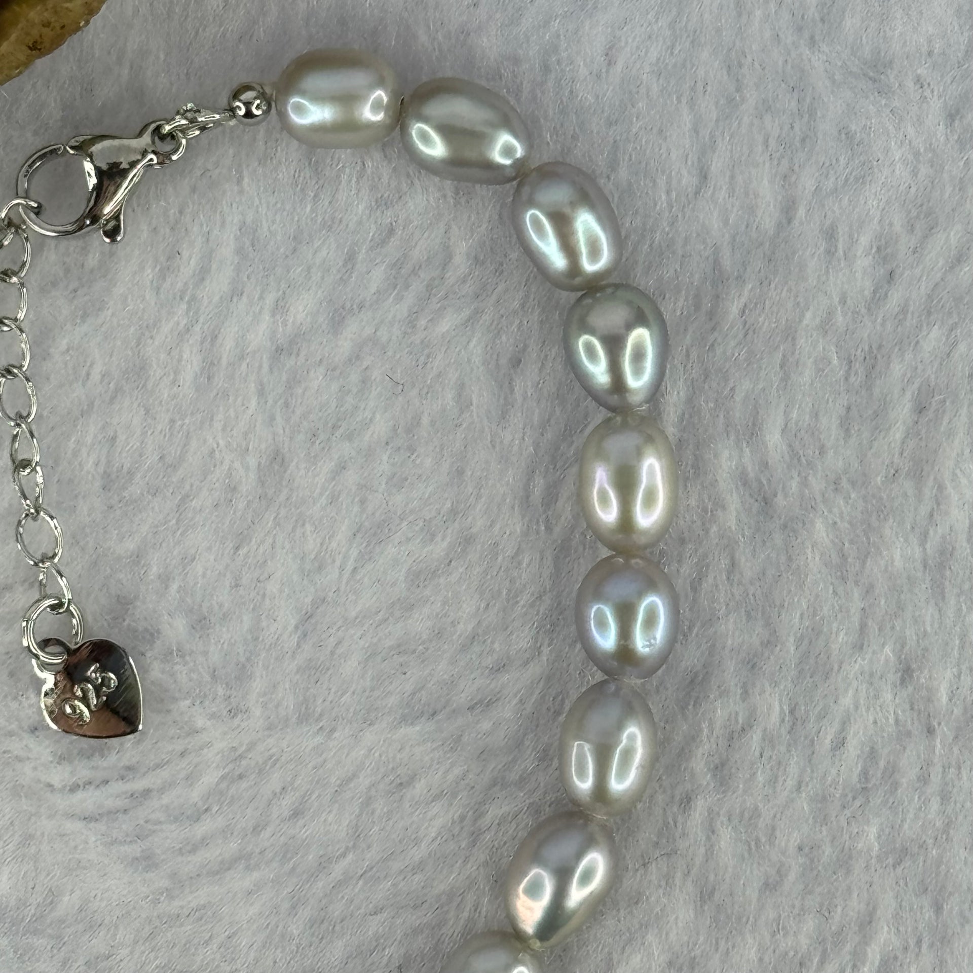 Natural Grey Pearl in S925 Sliver Bracelet 天然灰珍珠925银手链 8.01g 14cm 5.6mm 21 Beads - Huangs Jadeite and Jewelry Pte Ltd