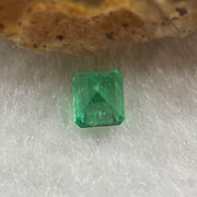 Natural Colombia Green Emerald (Beryl) Cut-Cornered Rectangular step cut 0.53ct 4.9 by 4.2 by 3.7mm - Huangs Jadeite and Jewelry Pte Ltd