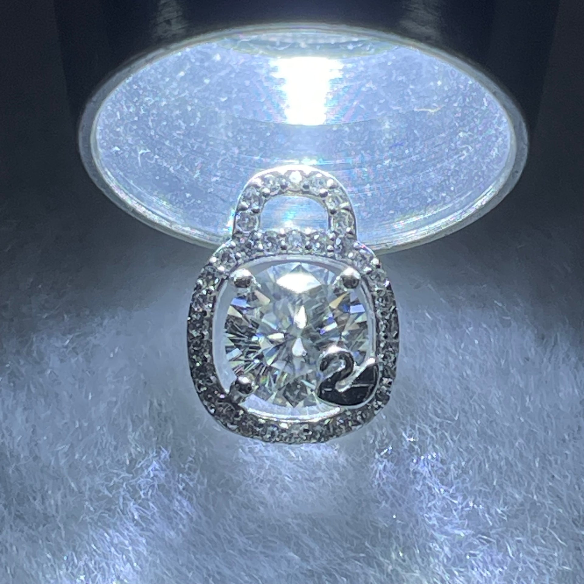 1.0 Ct Colourless Round Brilliant Diameter 6.5mm VVS1 Excellent Cut Moissanite Excellent Polish Excellent Symmetry None Florescence in S925 Silver Pendant GRA 218553560 - Huangs Jadeite and Jewelry Pte Ltd