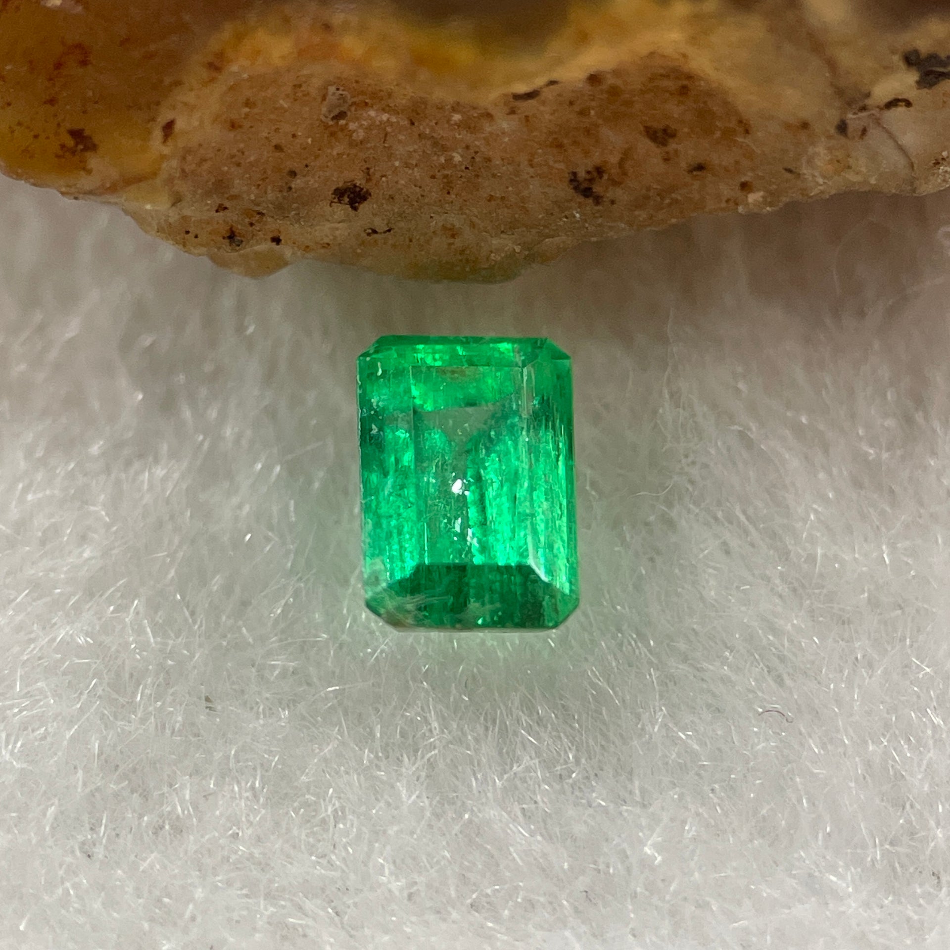 Natural Colombia Green Emerald (Beryl) Cut-Cornered Rectangular step cut 0.50ct 5.5 by 3.7 by 3.2mm - Huangs Jadeite and Jewelry Pte Ltd