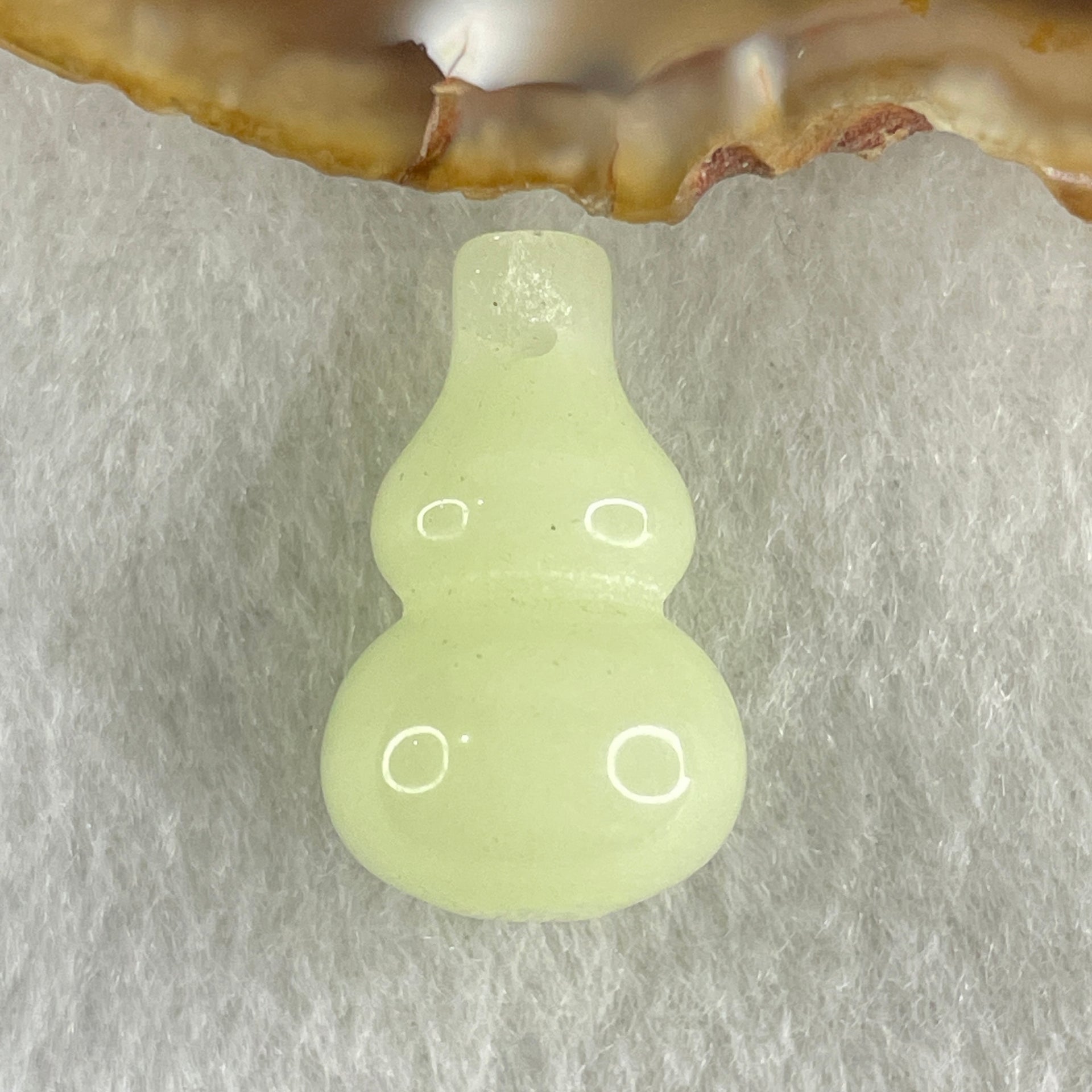 Natural Light Green Chalcedony Mini Hulu Display 4.42g 22.9 by 14.1mm - Huangs Jadeite and Jewelry Pte Ltd