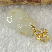 Type A Faint Lavender with Yellow Spots Jadeite Hulu with Diamonds in 18K AU750 Yellow Gold Four Leaf Clover Pendant 1.94g 15.8 by 10.9 by 5.0mm - Huangs Jadeite and Jewelry Pte Ltd