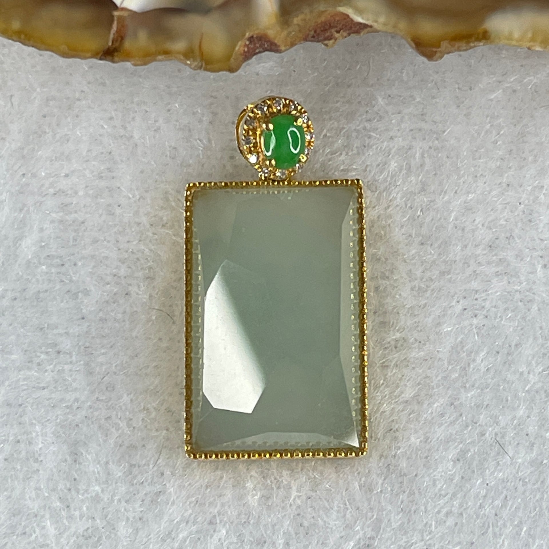 Certified Type A Icy Jade Jadeite Wu Shi Pai Jade Jadeite 18k Yellow Gold 4.11g 35.3 by 12.6 by 5.9mm - Huangs Jadeite and Jewelry Pte Ltd