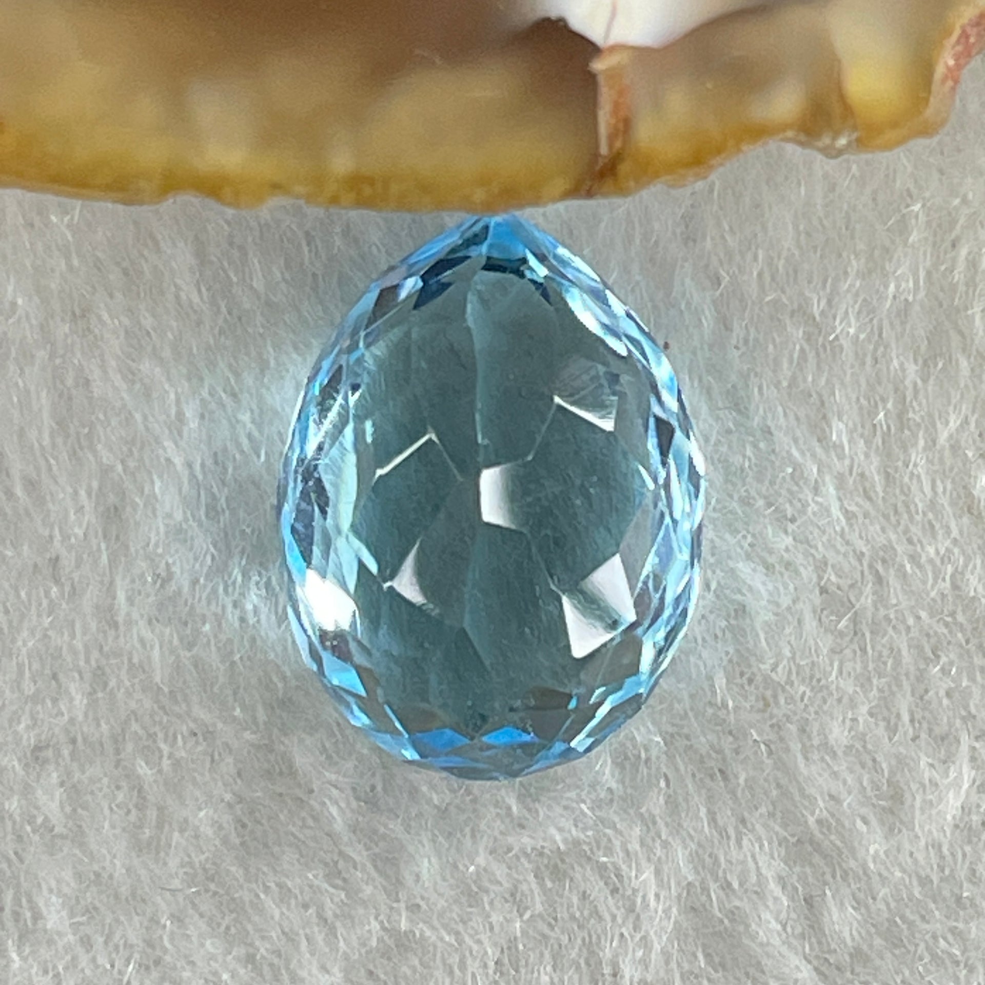Natural Sky Blue Topaz Oval Shape 9.98ct 14.9 by 11.2 by 7.3mm - Huangs Jadeite and Jewelry Pte Ltd