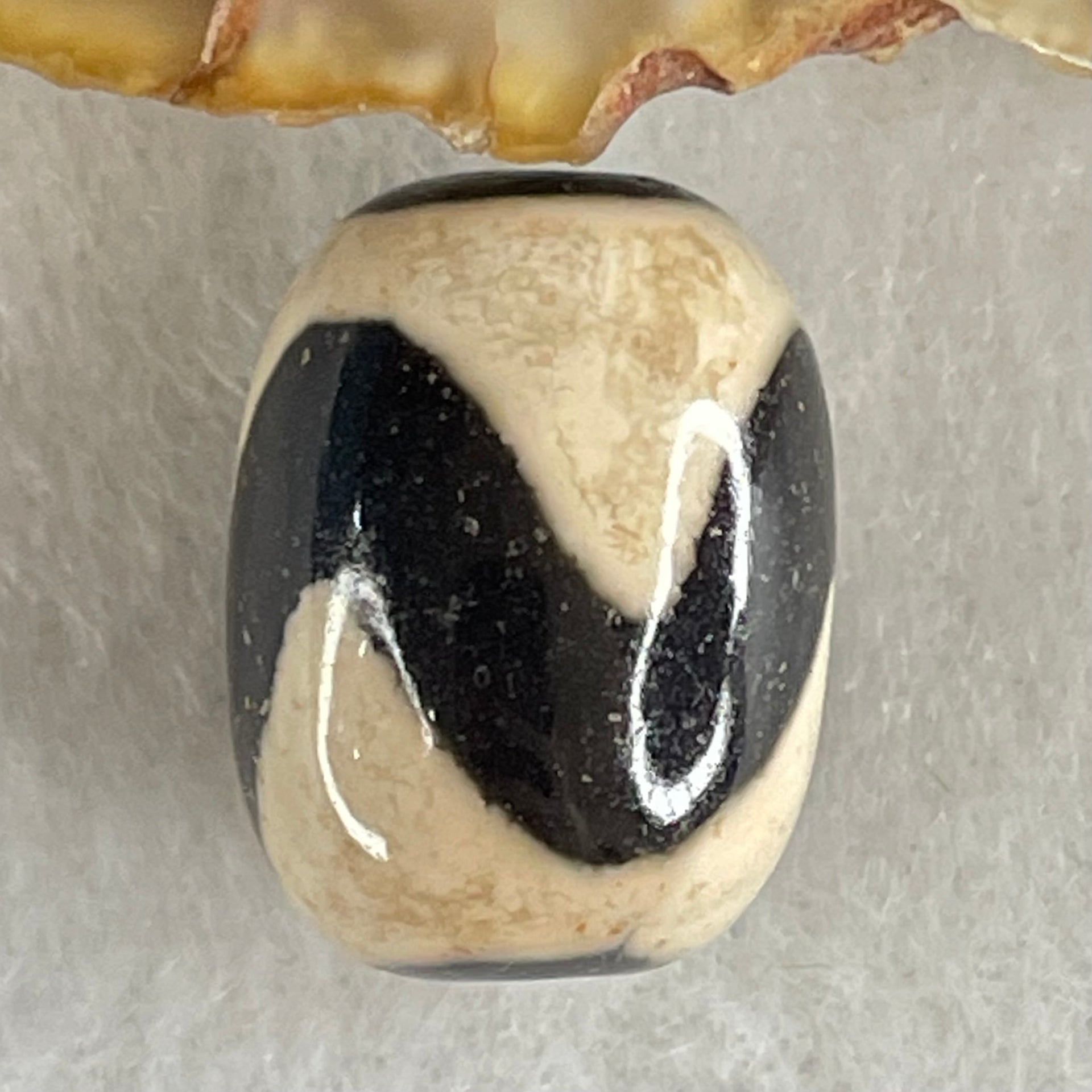 Natural Powerful Tibetan Old Oily Agate Tiger Tooth Daluo Dzi Bead Heavenly Master (Tian Zhu) 虎呀天诛 4.82g 17.7 by 13.2mm - Huangs Jadeite and Jewelry Pte Ltd