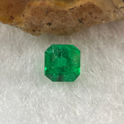 Natural Colombia Green Emerald (Beryl) Cut-Cornered Rectangular step cut 0.53ct 4.9 by 4.6 by 3.7mm - Huangs Jadeite and Jewelry Pte Ltd