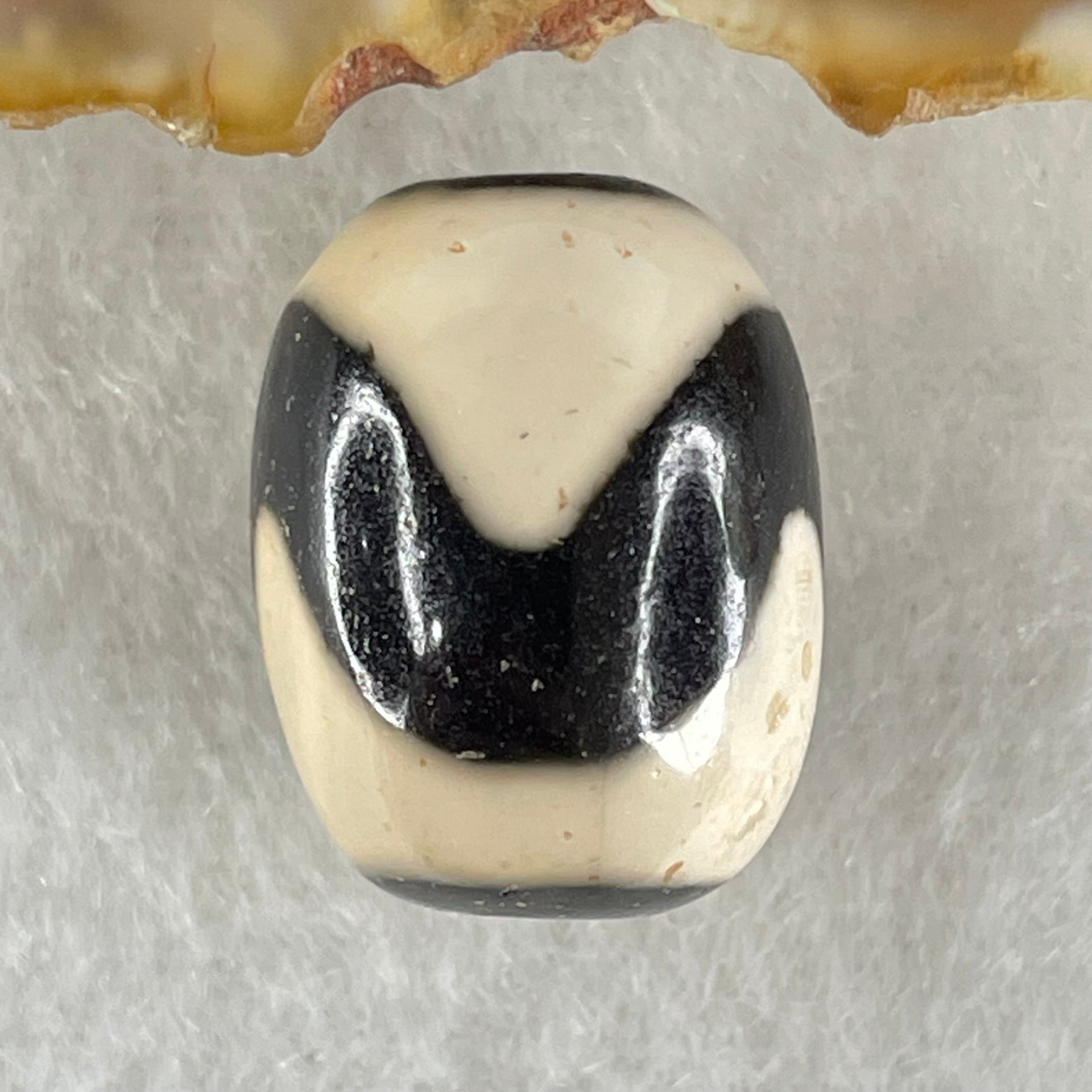 Natural Powerful Tibetan Old Oily Agate Tiger Tooth Daluo Dzi Bead Heavenly Master (Tian Zhu) 虎呀天诛 4.65g 17.5 by 13.1mm - Huangs Jadeite and Jewelry Pte Ltd