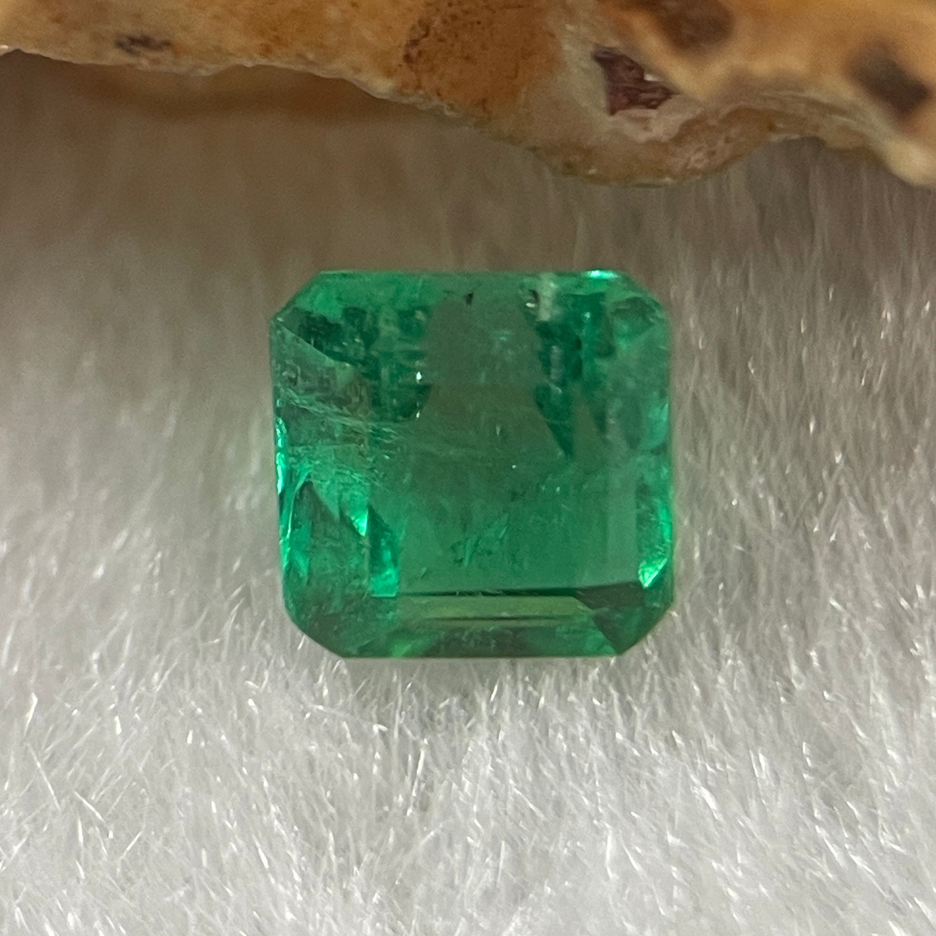 Natural Colombia Green Emerald (Beryl) Cut-Cornered Rectangular step cut 0.83ct 5.4 by 4.9 by 4.3mm - Huangs Jadeite and Jewelry Pte Ltd