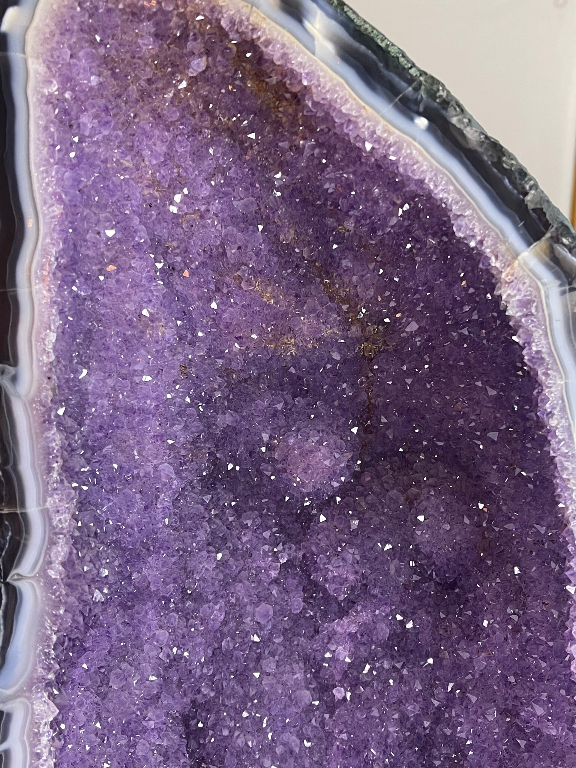 Natural Brazil Amethyst Cave with White Calcite 19,4142kg 270.0x182.0x560.0mm - Huangs Jadeite and Jewelry Pte Ltd