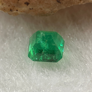 Natural Colombia Vivid Green Emerald (Beryl) Cut-Cornered Rectangular Step cut 0.49ct 4.5 by 4.0 by 3.5mm - Huangs Jadeite and Jewelry Pte Ltd