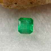 Natural Colombia Vivid Green Emerald (Beryl) Cut-Cornered Rectangular Step cut 0.41ct 4.1 by 4.0 by 2.6mm - Huangs Jadeite and Jewelry Pte Ltd