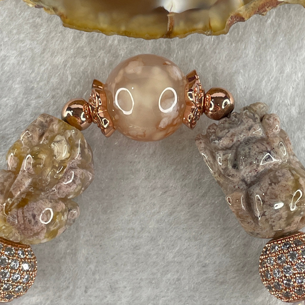 Natural Flower Agate Pixiu Pair each about 19.5 by 13.1 by 12.1mm and Bead 13.1mm with Clear Quartz 10.0mm and Rose Gold Color Horse Charm Beads Bracelet 32.15g 13.5cm