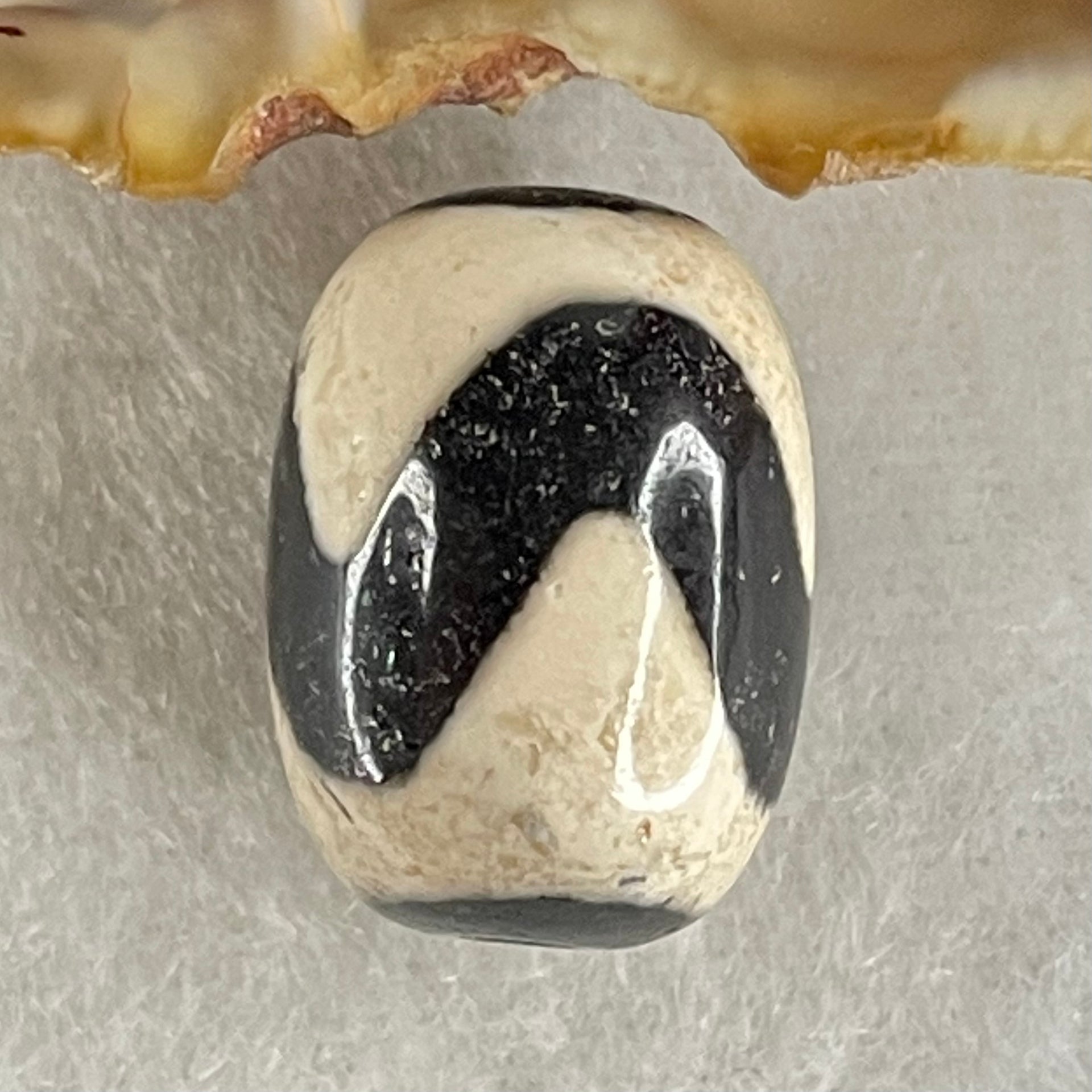 Natural Powerful Tibetan Old Oily Agate Tiger Tooth Daluo Dzi Bead Heavenly Master (Tian Zhu) 虎呀天诛 4.36g 17.5 by 12.9mm - Huangs Jadeite and Jewelry Pte Ltd