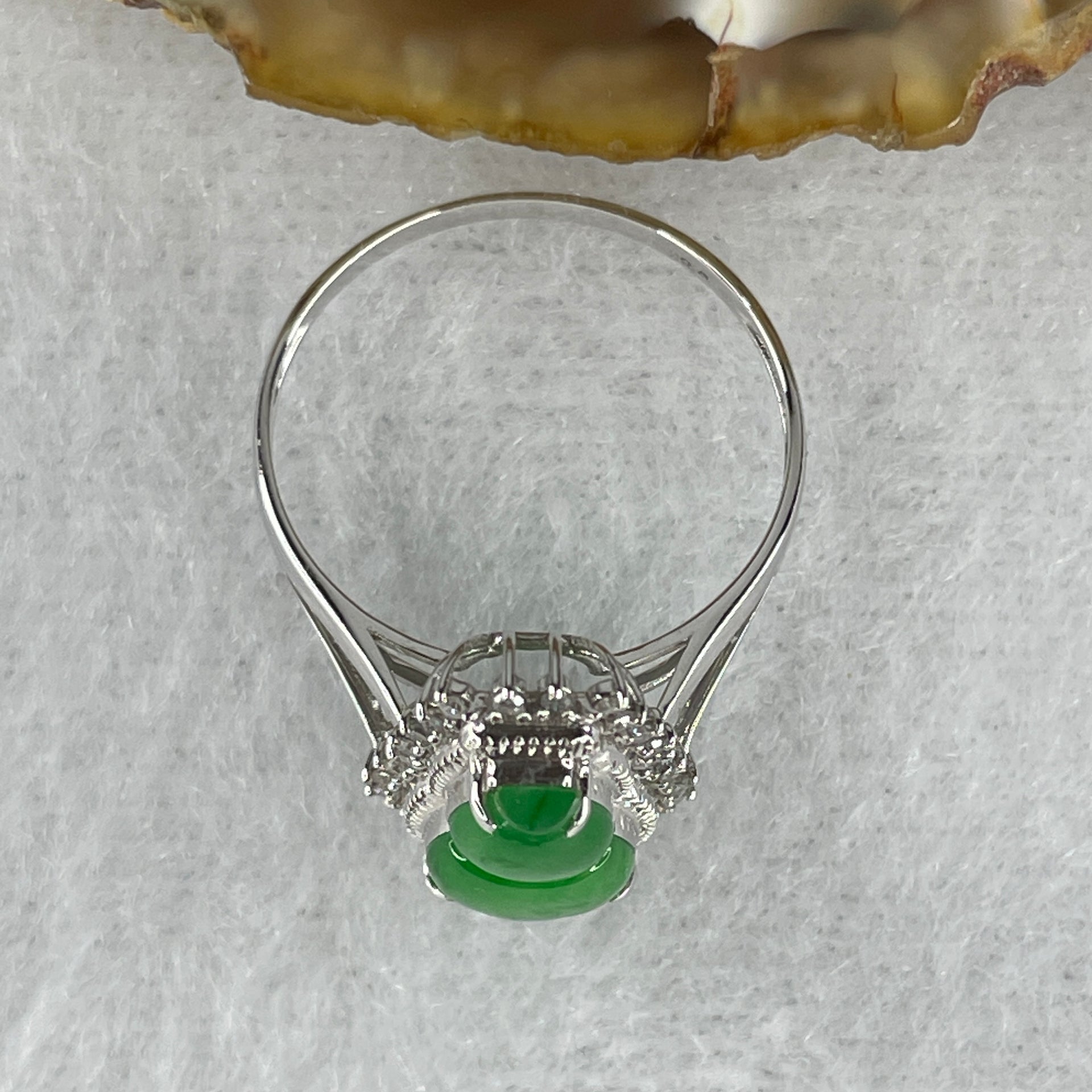 Type A Green Burmese jadeite Hulu ring in 18k white gold & natural diamonds 2.09g Ring Size: US 7 - Huangs Jadeite and Jewelry Pte Ltd
