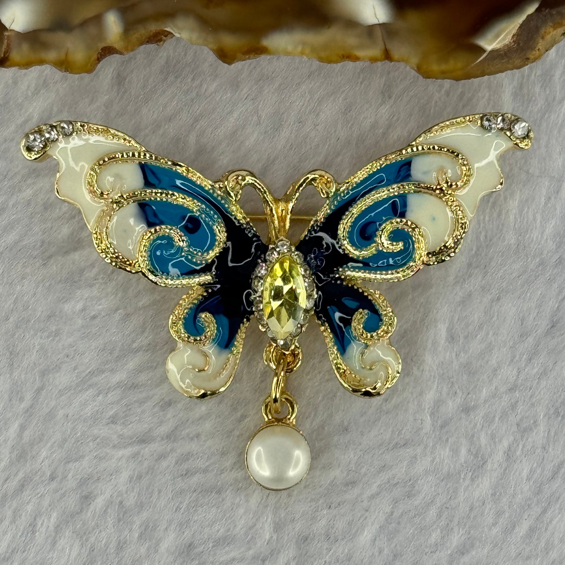 Natural Pearl with Yellow Crystal in Sliver Gold Color Butterfly Brooch 10.83g 49.1 by 36.8 by 9.1mm - Huangs Jadeite and Jewelry Pte Ltd