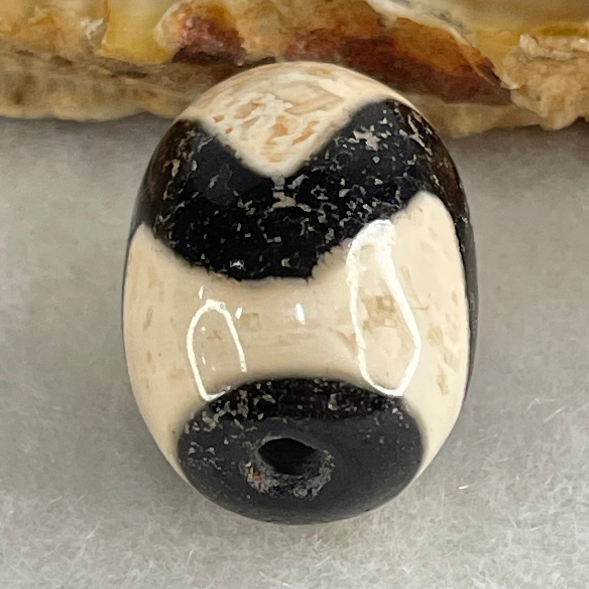 Natural Powerful Tibetan Old Oily Agate Tiger Tooth Daluo Dzi Bead Heavenly Master (Tian Zhu) 虎呀天诛 4.62g 17.9 by 13.3mm - Huangs Jadeite and Jewelry Pte Ltd